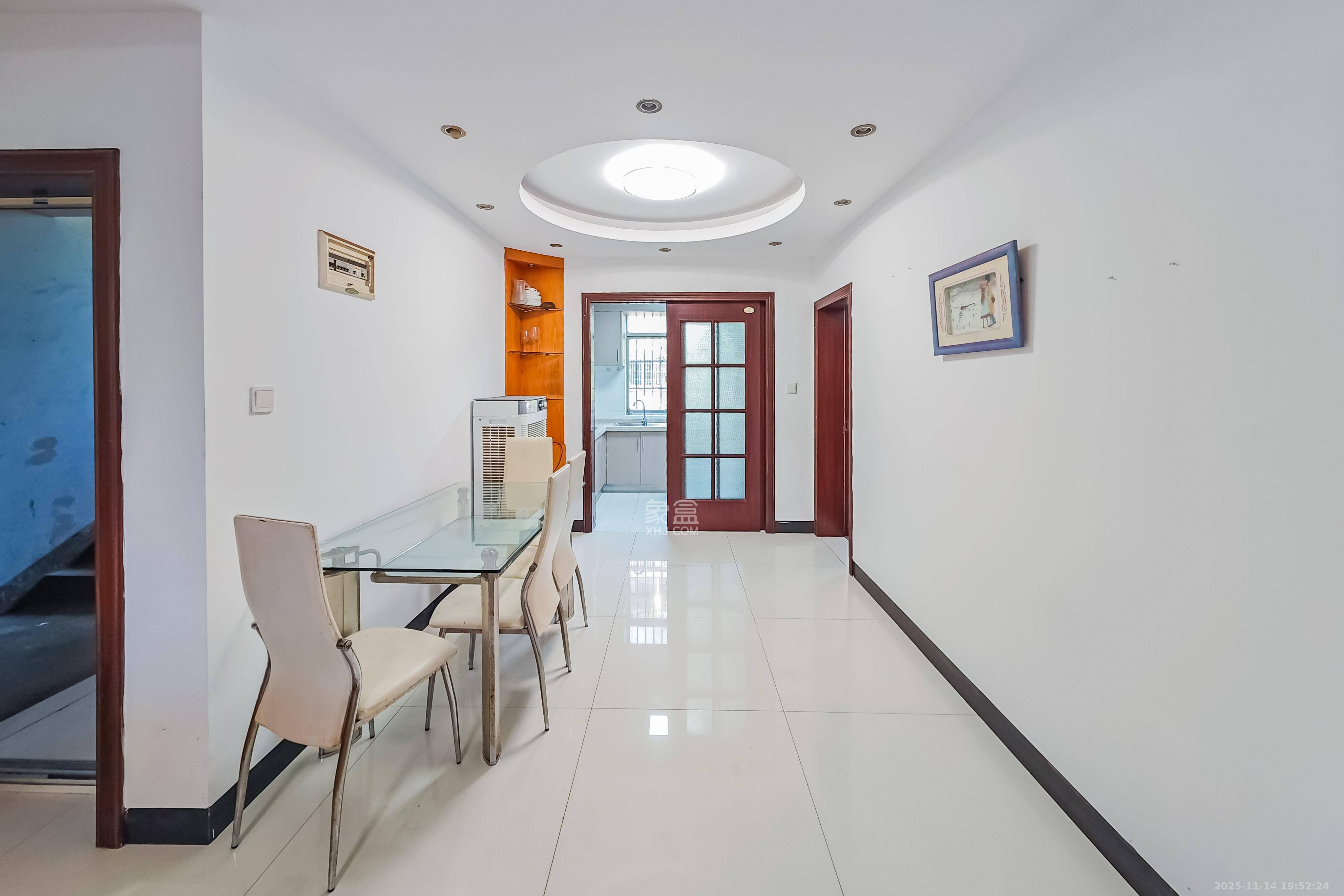 新星小区 2室1厅1卫 64.0万 新星小区 2室1厅1卫 64.0万客厅