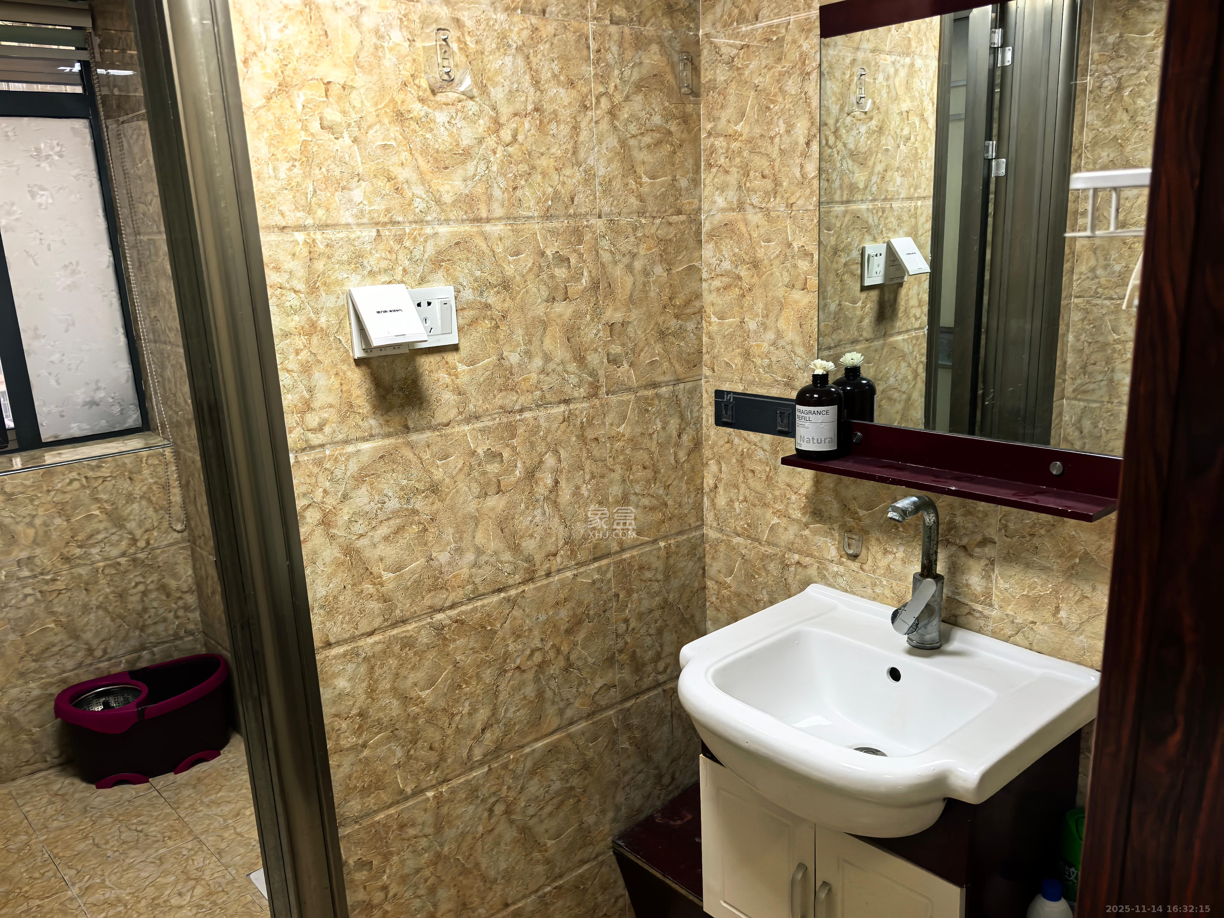 茶山馨苑  3室2厅2卫    3000.0元/月室内图