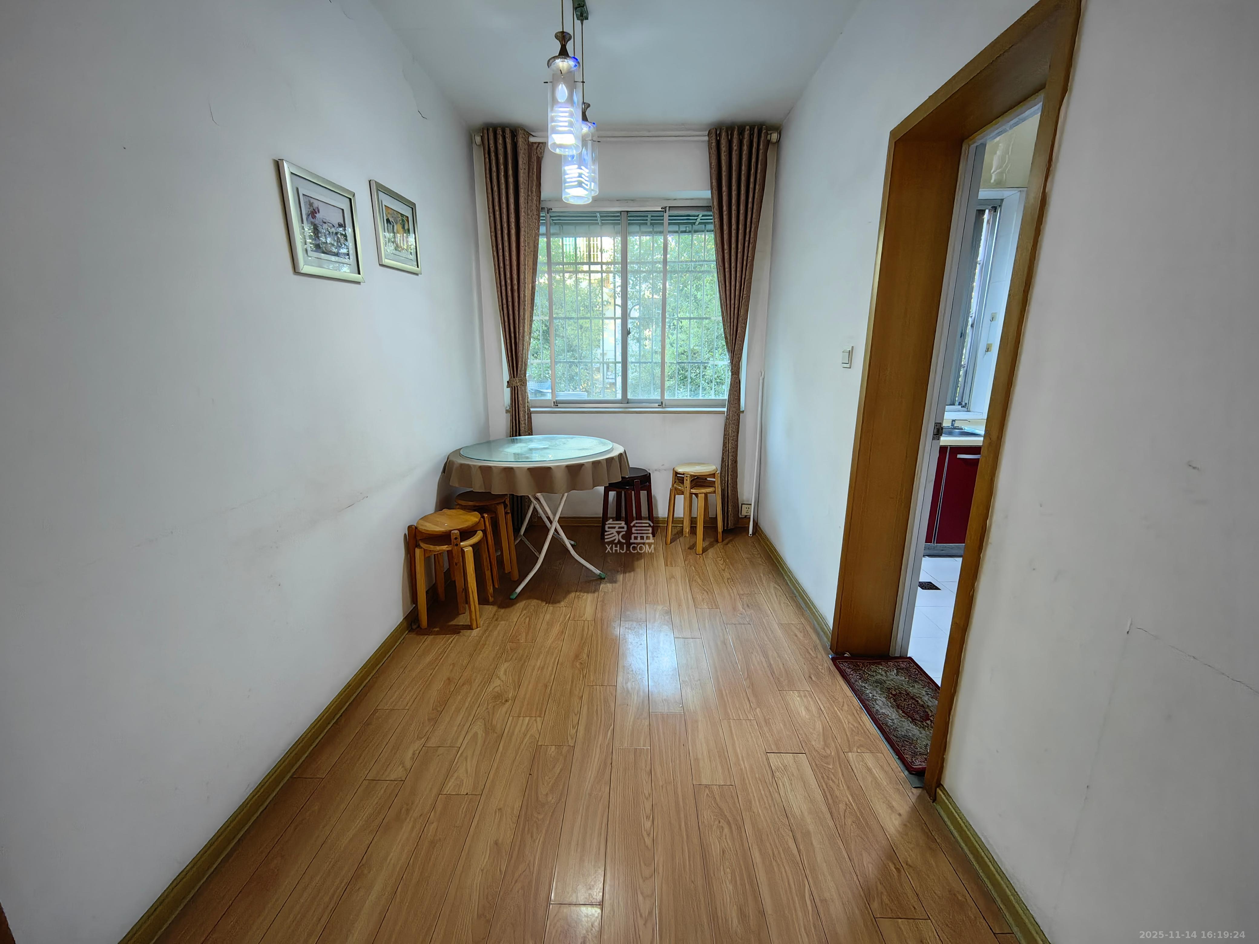 中南汽车世界  3室2厅1卫    1300.0元/月室内图