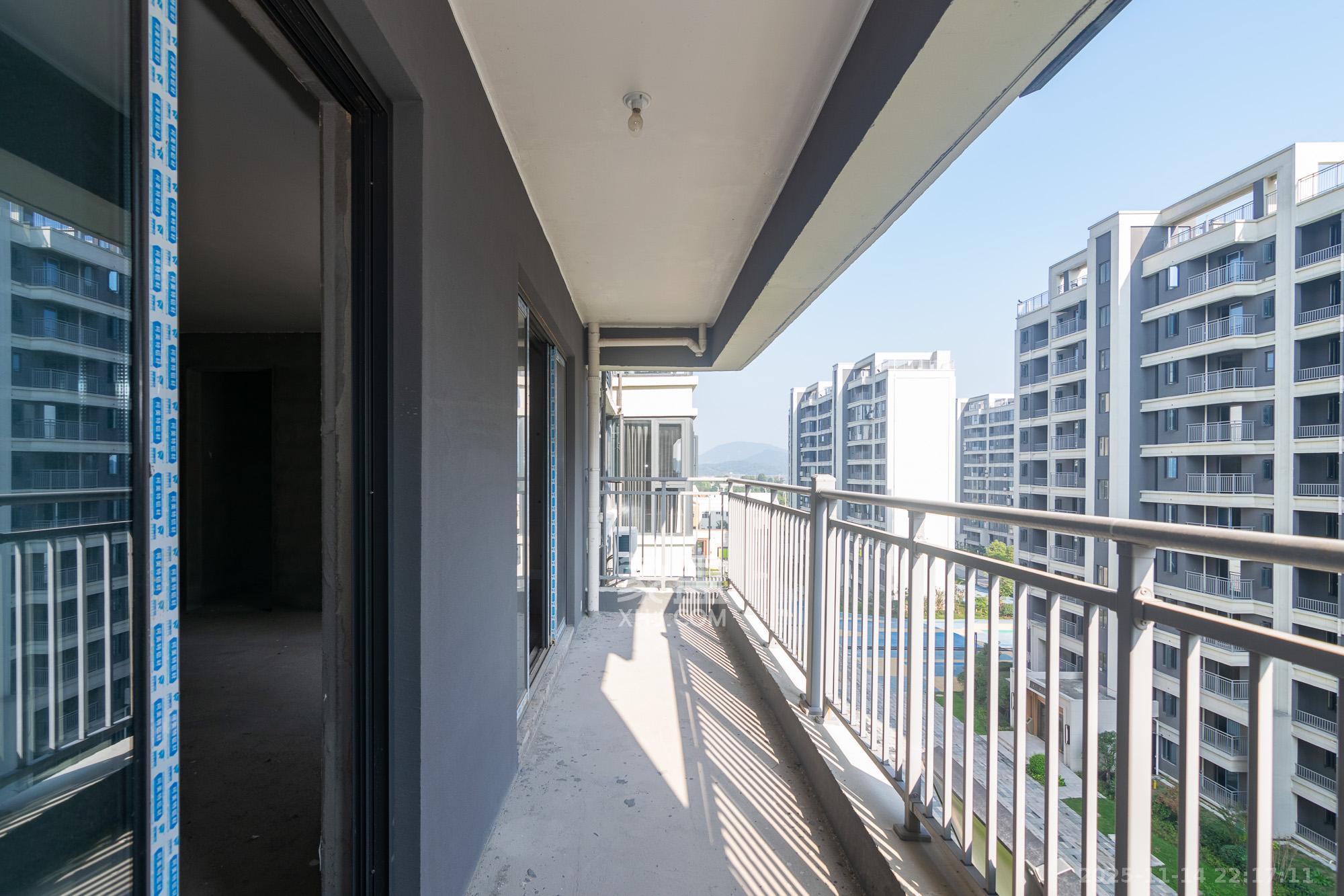 澳海云湘赋  3室2厅2卫    68.8万阳台