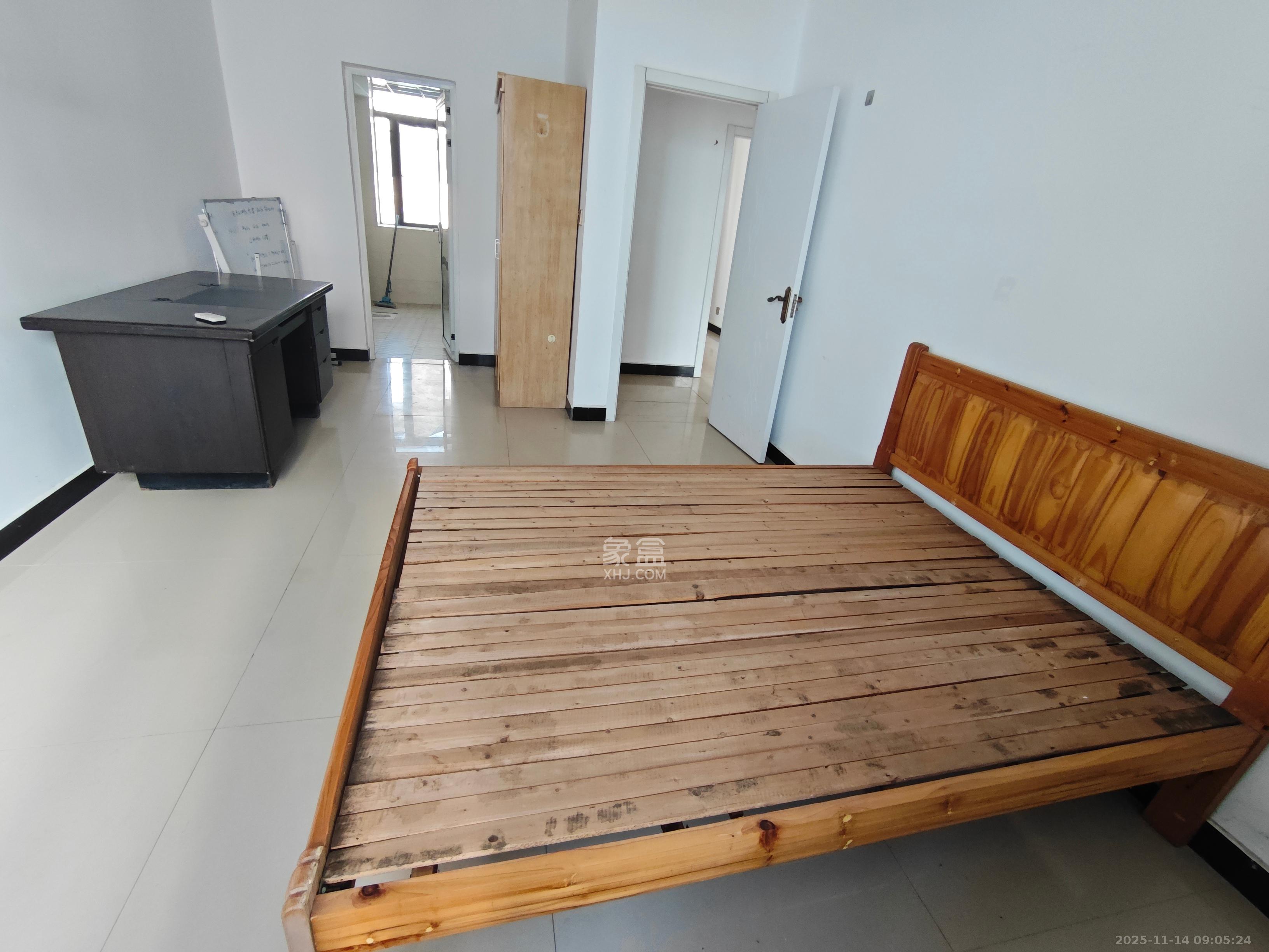 枫华府第  3室2厅2卫    1800.0元/月室内图