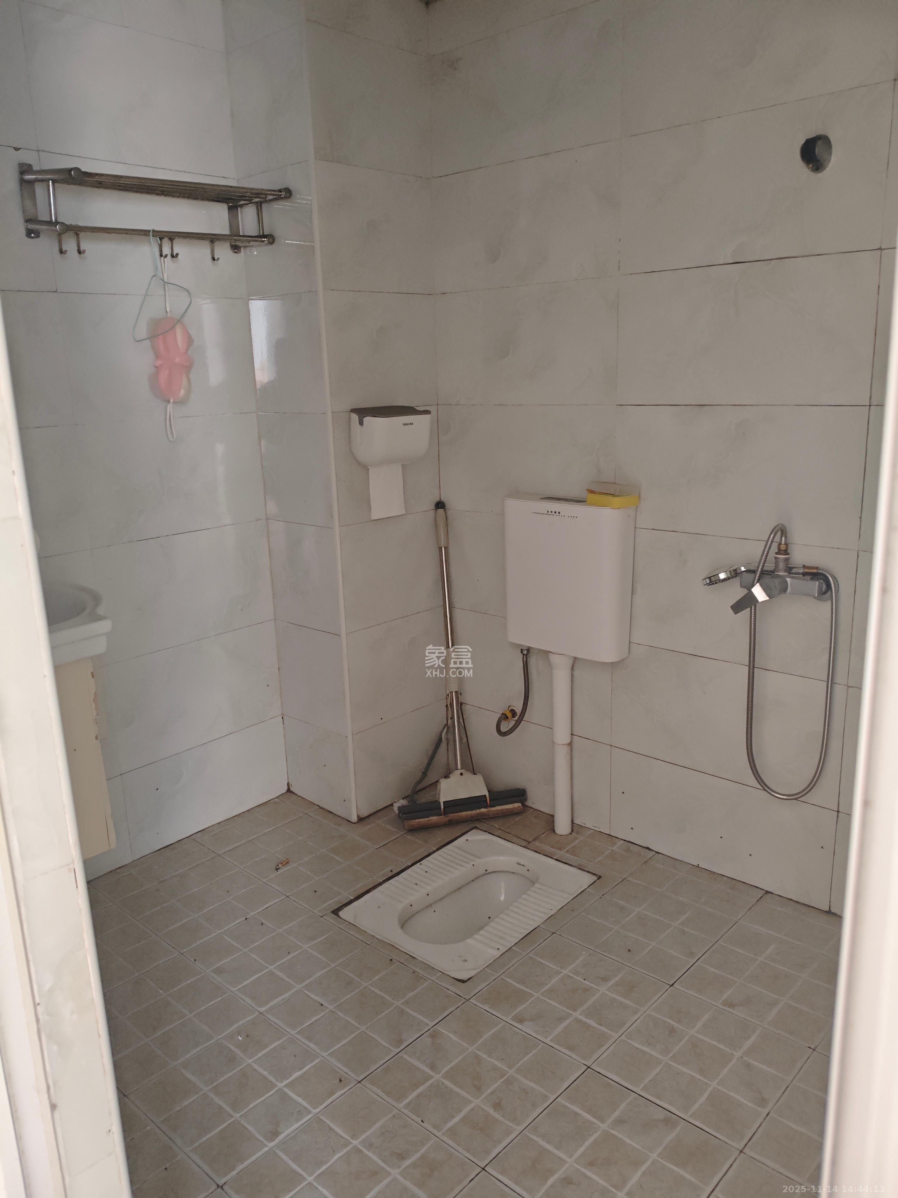 枫华府第  4室2厅2卫    1800.0元/月室内图