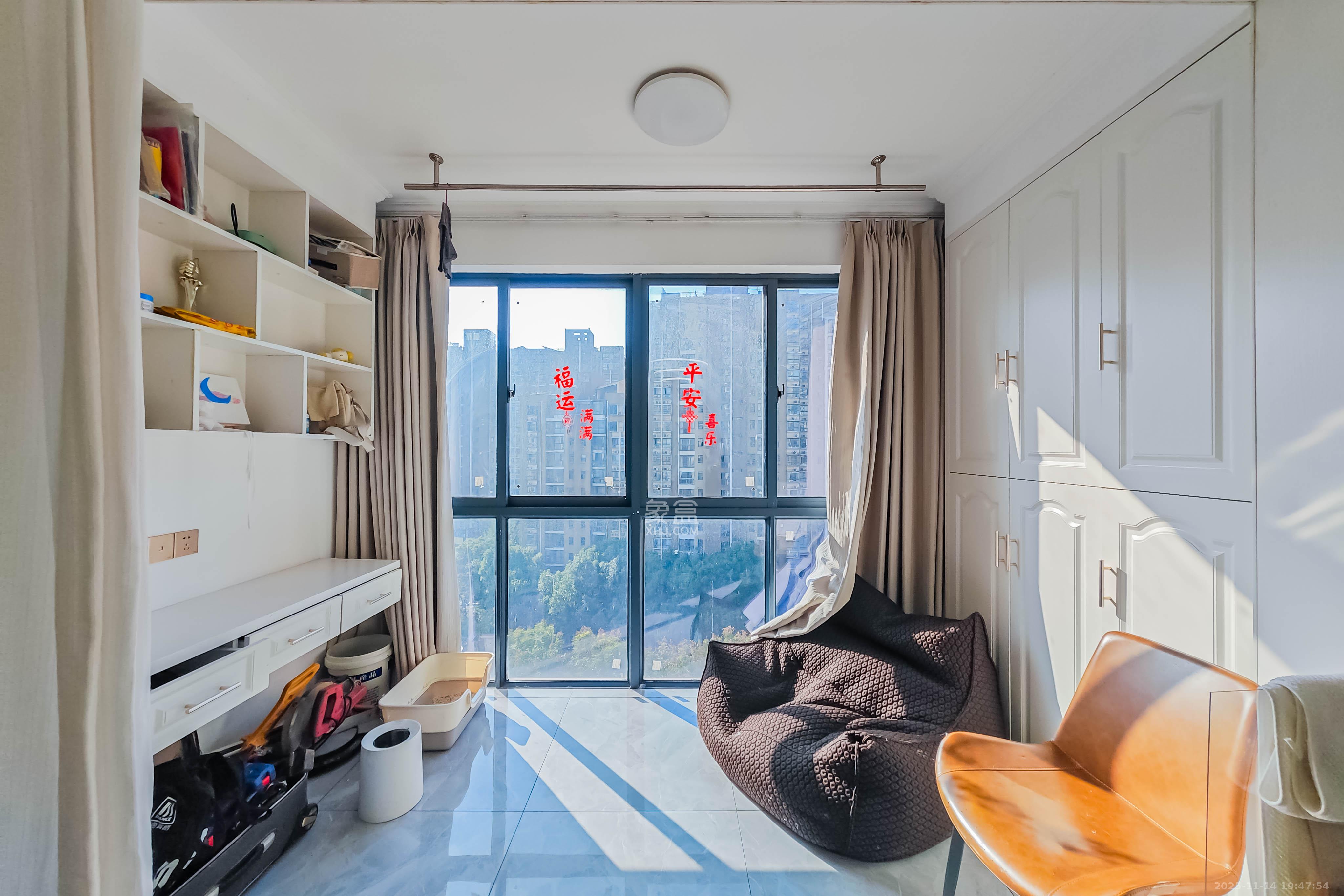 海拔东方  3室2厅1卫    82.0万其他