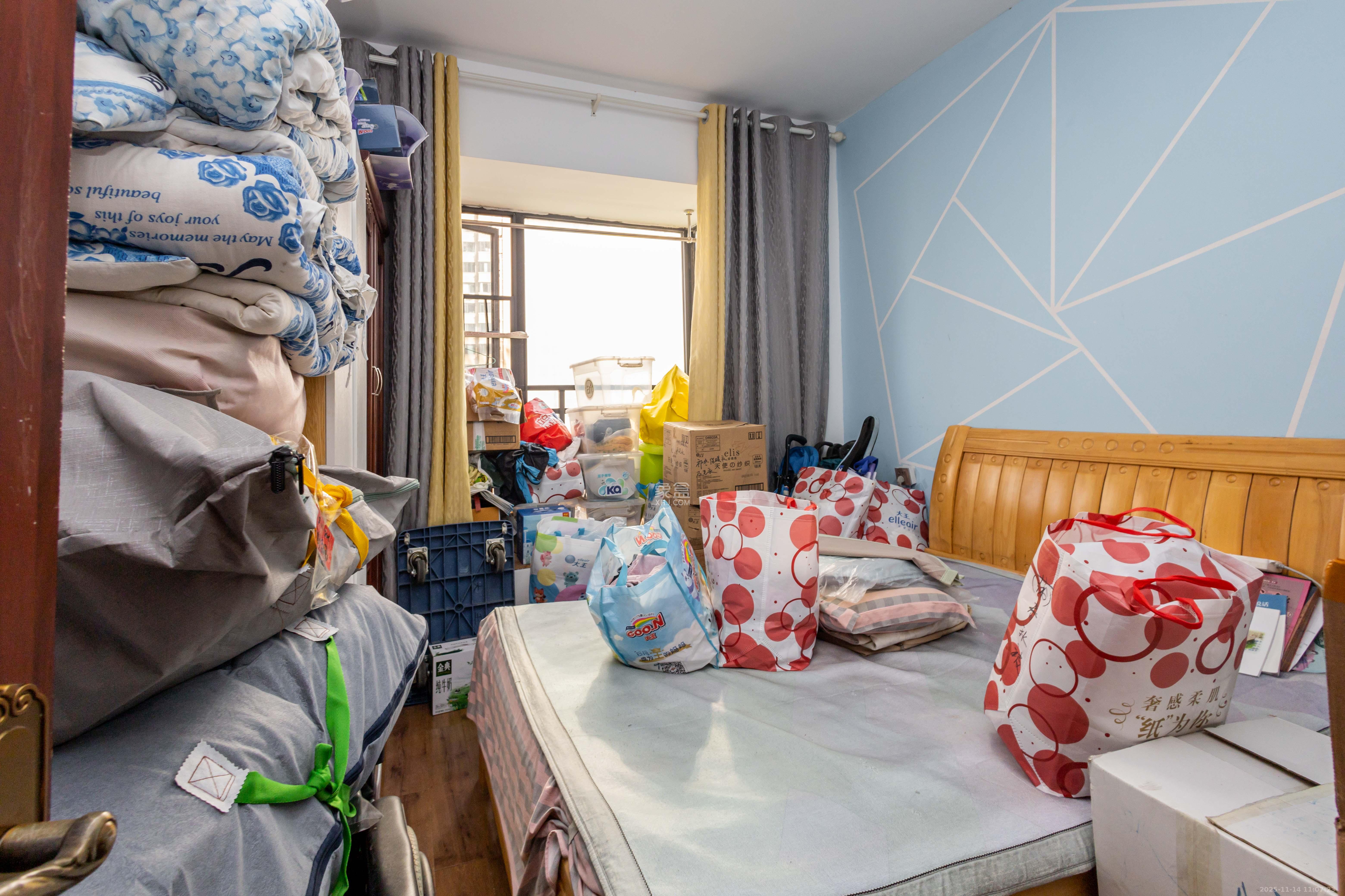 辉煌国际城一期  4室2厅2卫    120.0万卧室