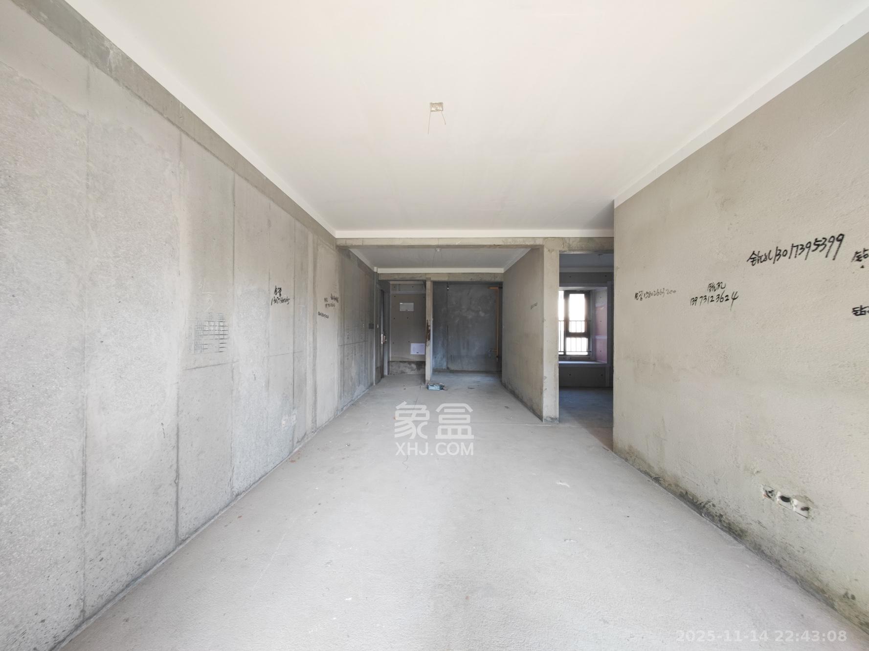 远洋红星天铂一期  1室0厅0卫    100.0万客厅