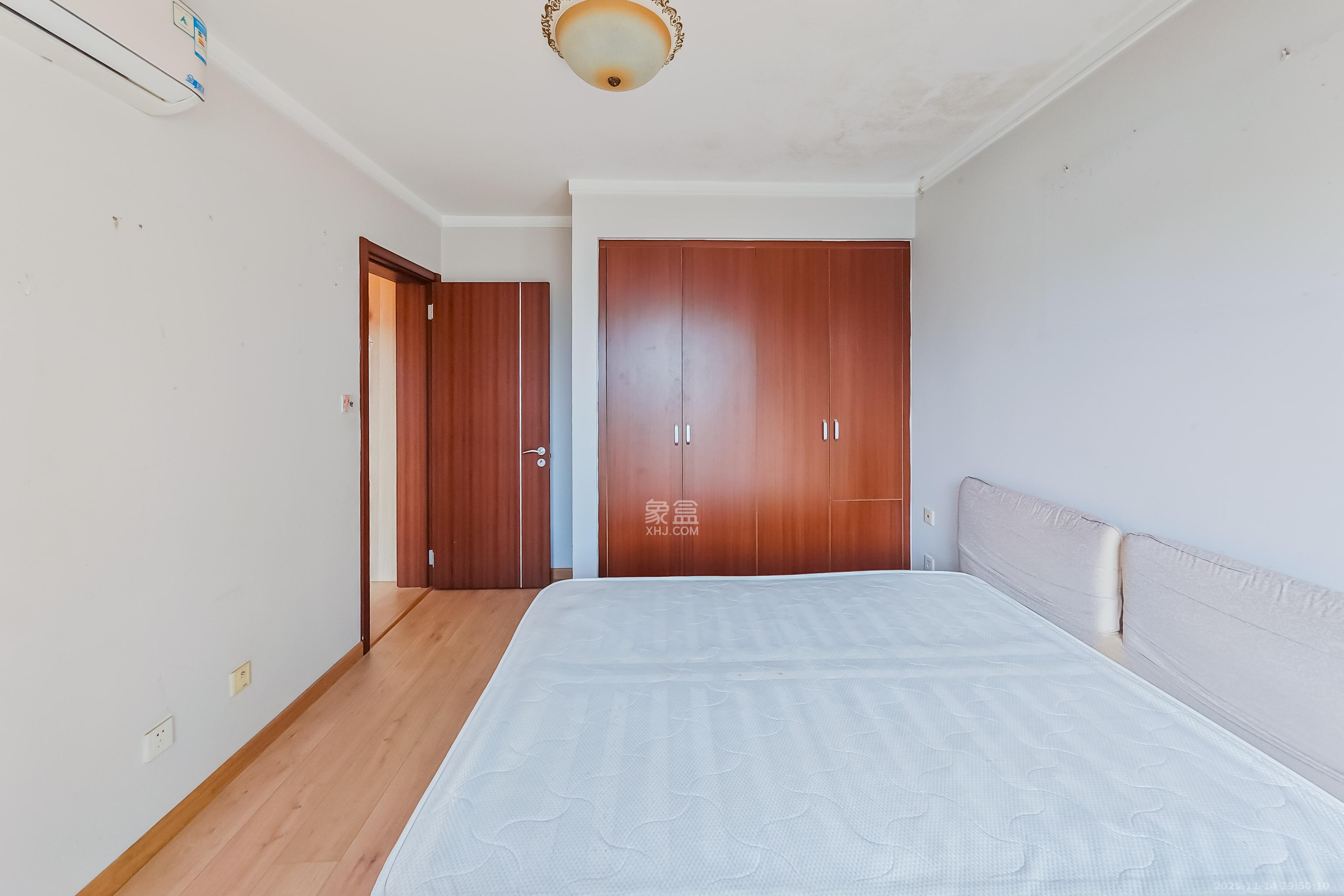 万科金域华府一期  3室2厅1卫    92.0万卧室