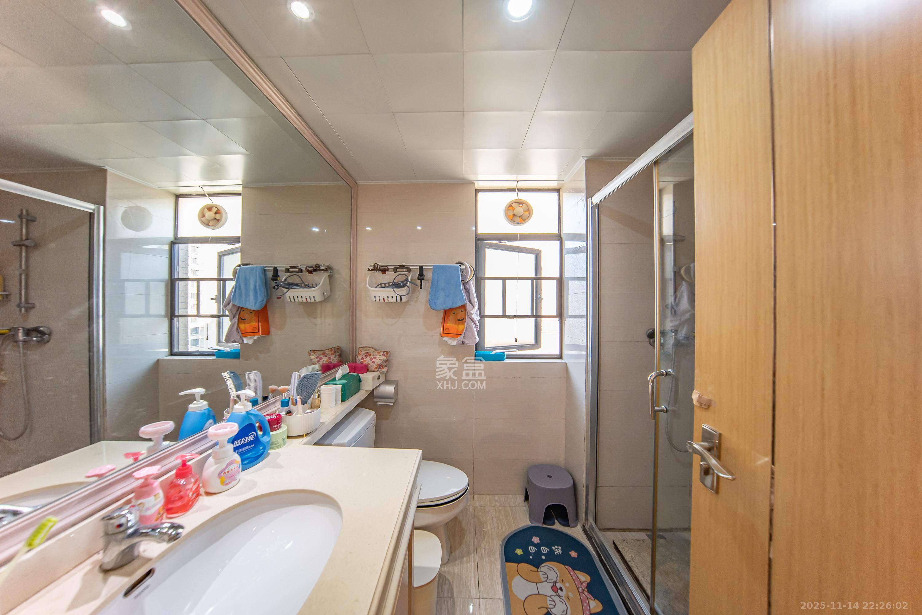 中海国际三期 3室2厅2卫 82.0万 中海国际三期 3室2厅2卫 82.0万卫生间