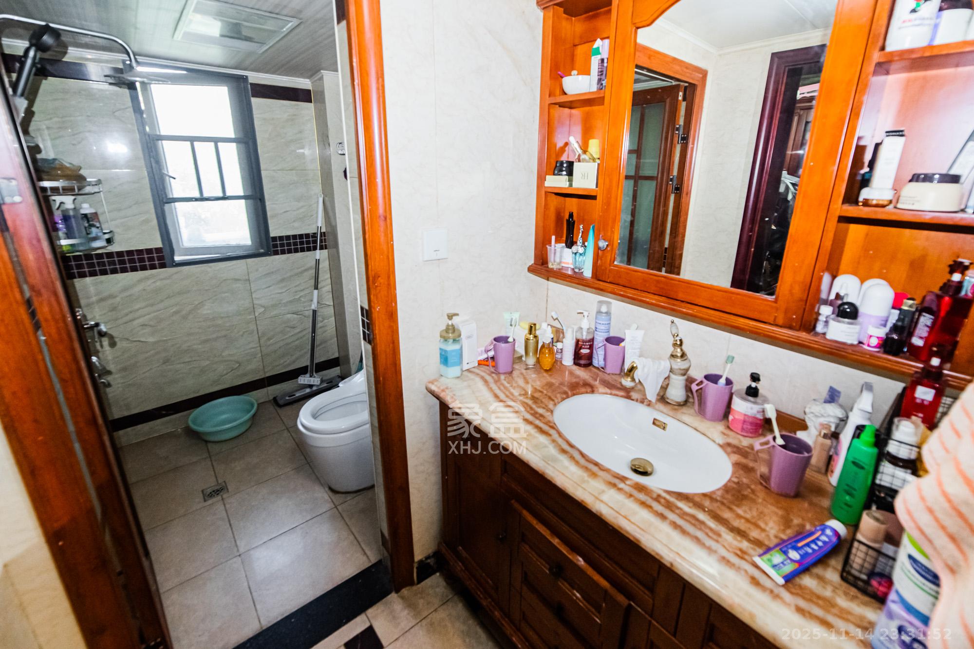 五矿沁园金城(春和景园) 4室2厅2卫 125.0万 五矿沁园金城(春和景园) 4室2厅2卫 125.0万卫生间