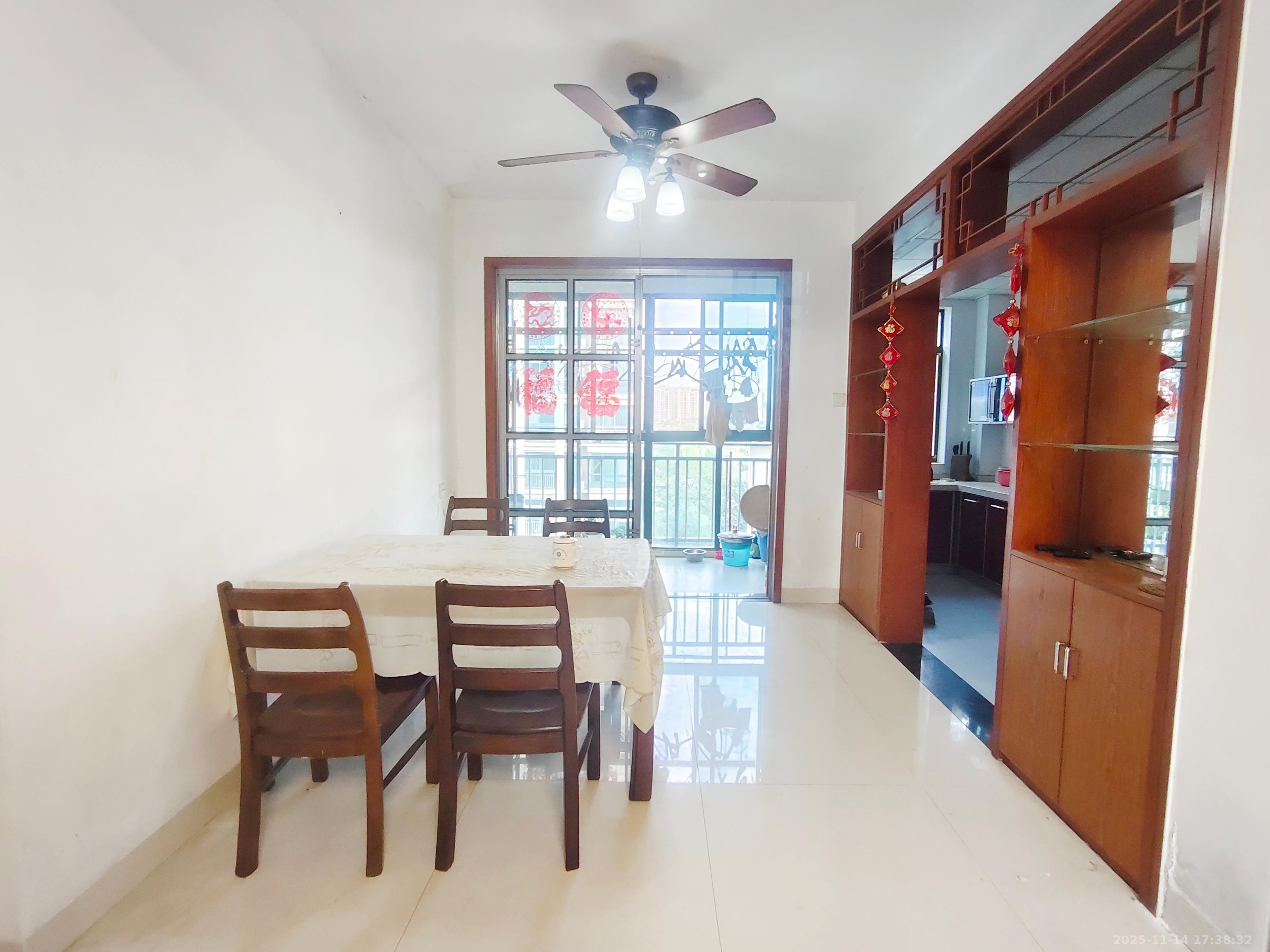 中央皇庭 3室2厅2卫 1800.0元/月 中央皇庭 3室2厅2卫 1800.0元/月室内图