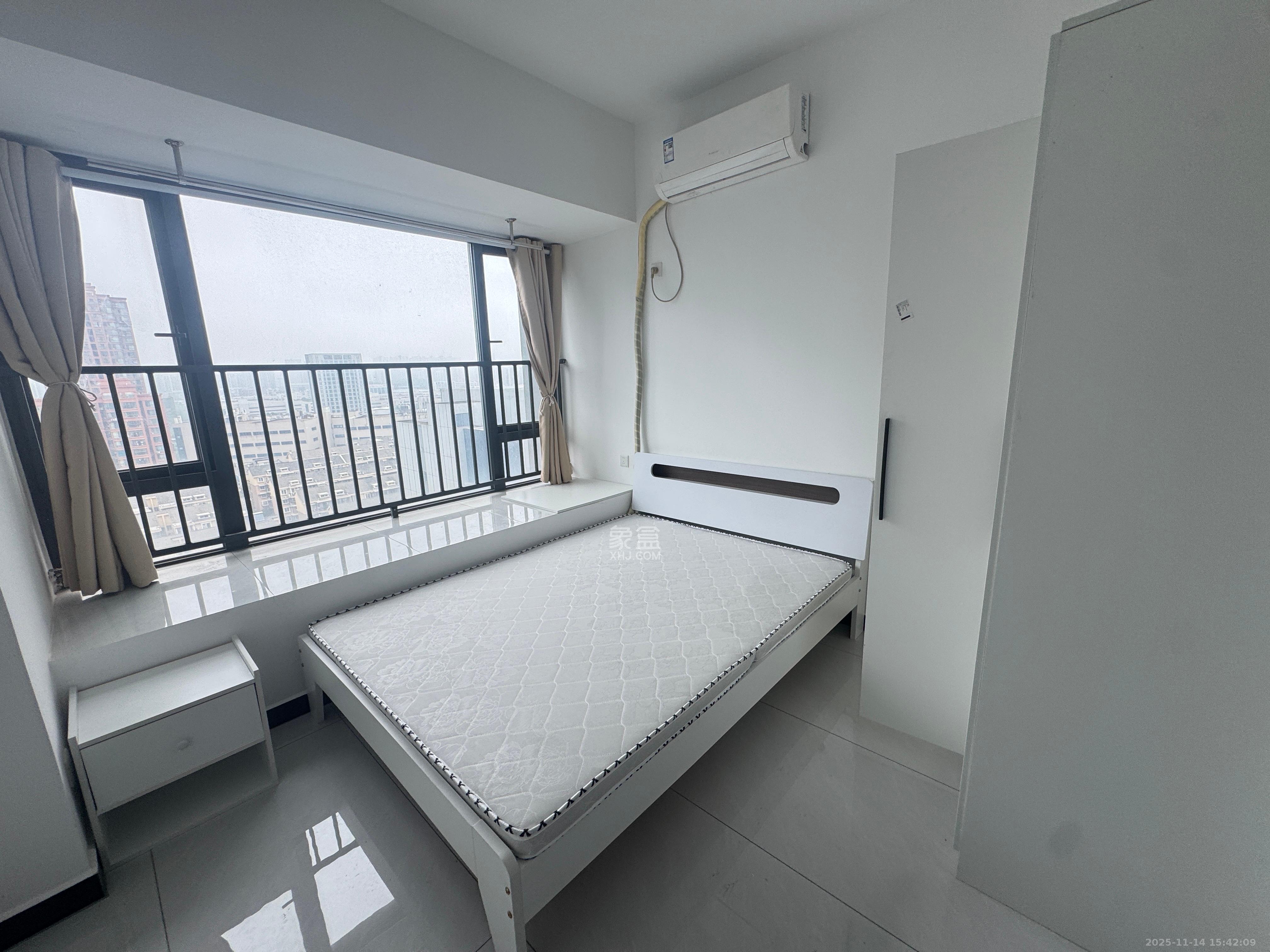 龙湖湘江星座（祺鑫星座公寓）  1室1厅1卫    1200.0元/月