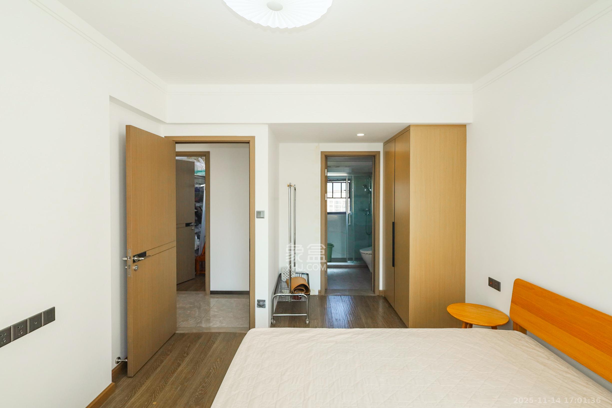 招商华发依云曦城  4室2厅2卫    121.8万卧室