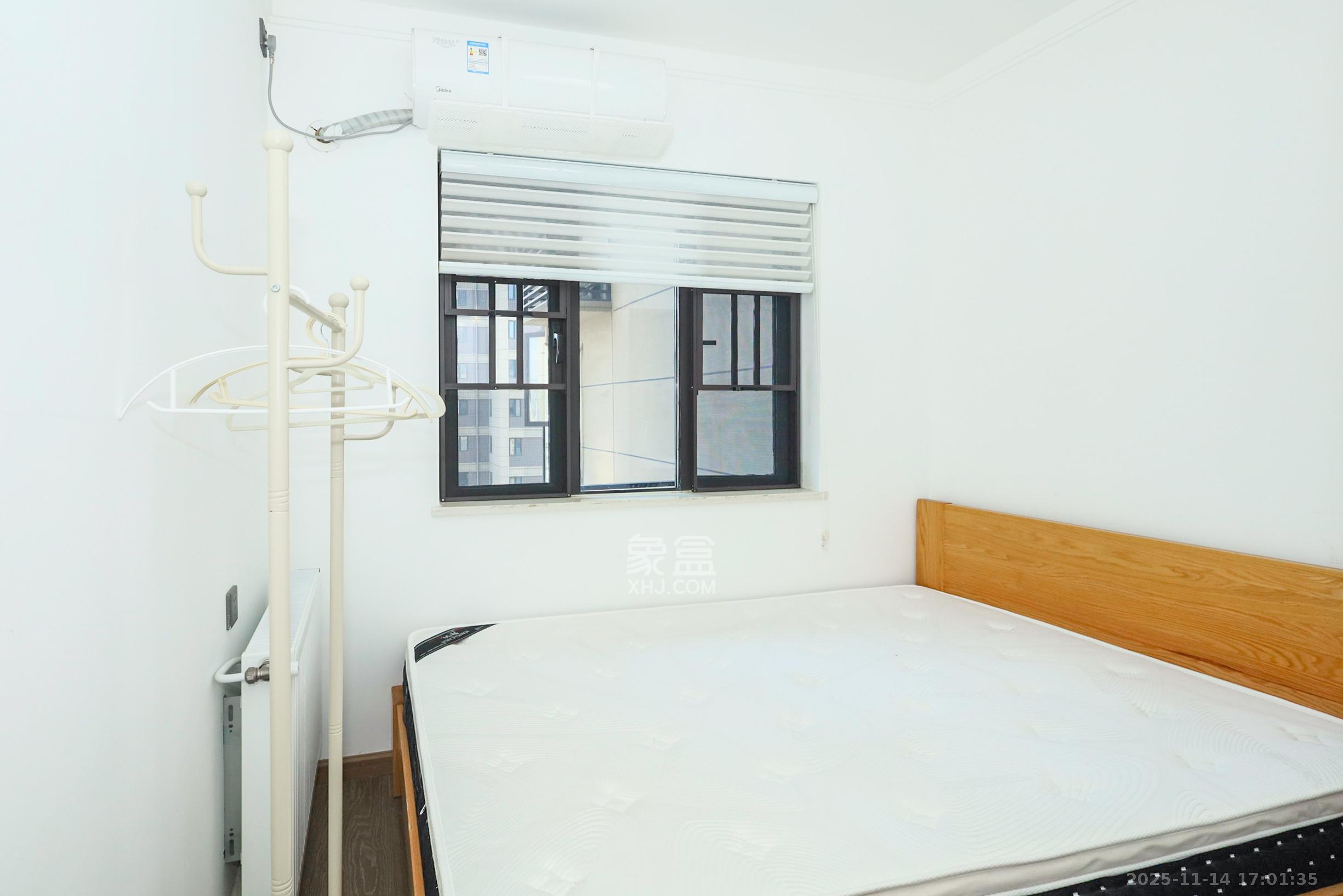 招商华发依云曦城  4室2厅2卫    121.8万卧室