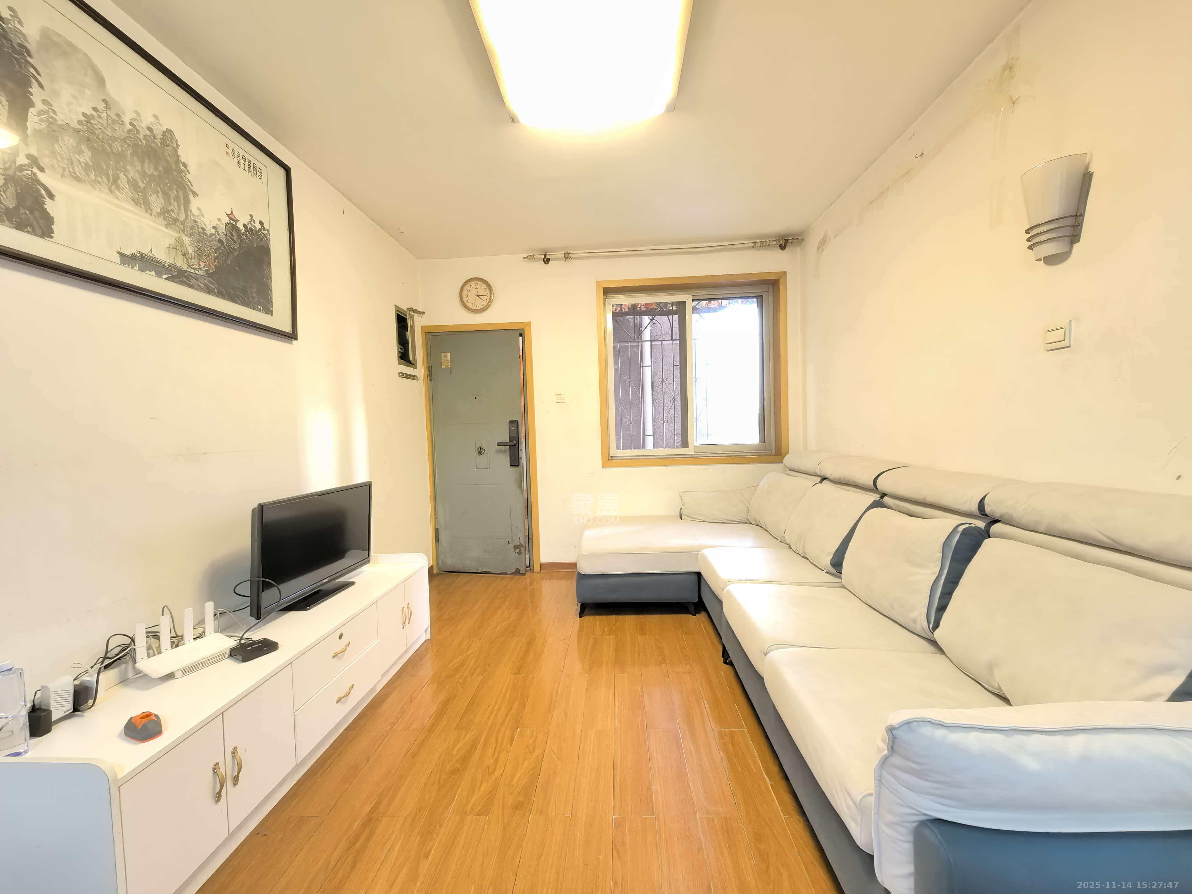 便河边散盘  3室2厅1卫    2600.0元/月