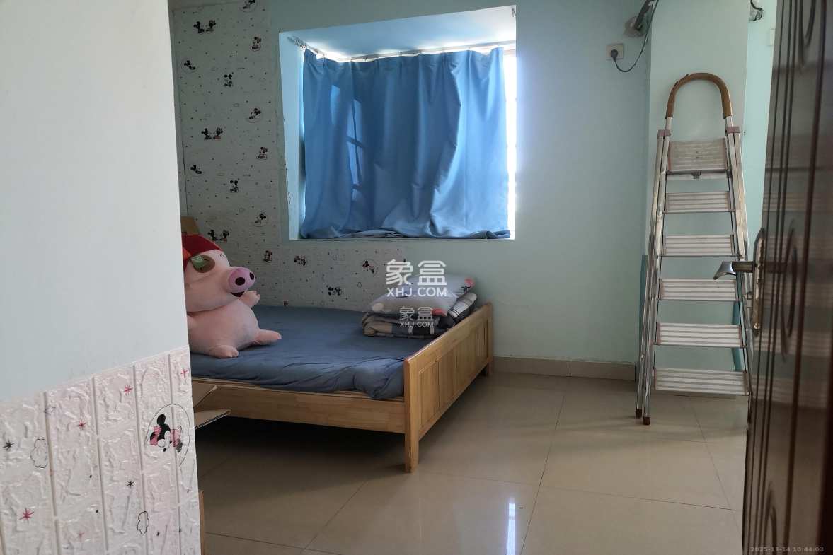 润芳园 3室2厅1卫 2000.0元/月 润芳园 3室2厅1卫 2000.0元/月室内图