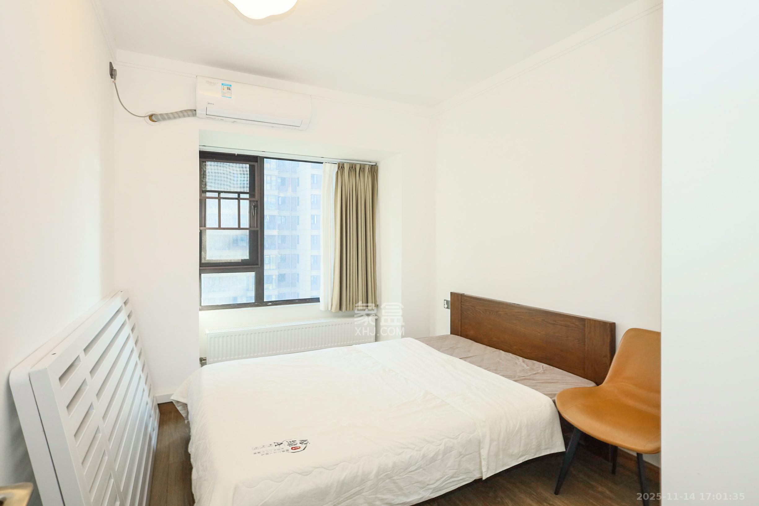 招商华发依云曦城  4室2厅2卫    121.8万卧室