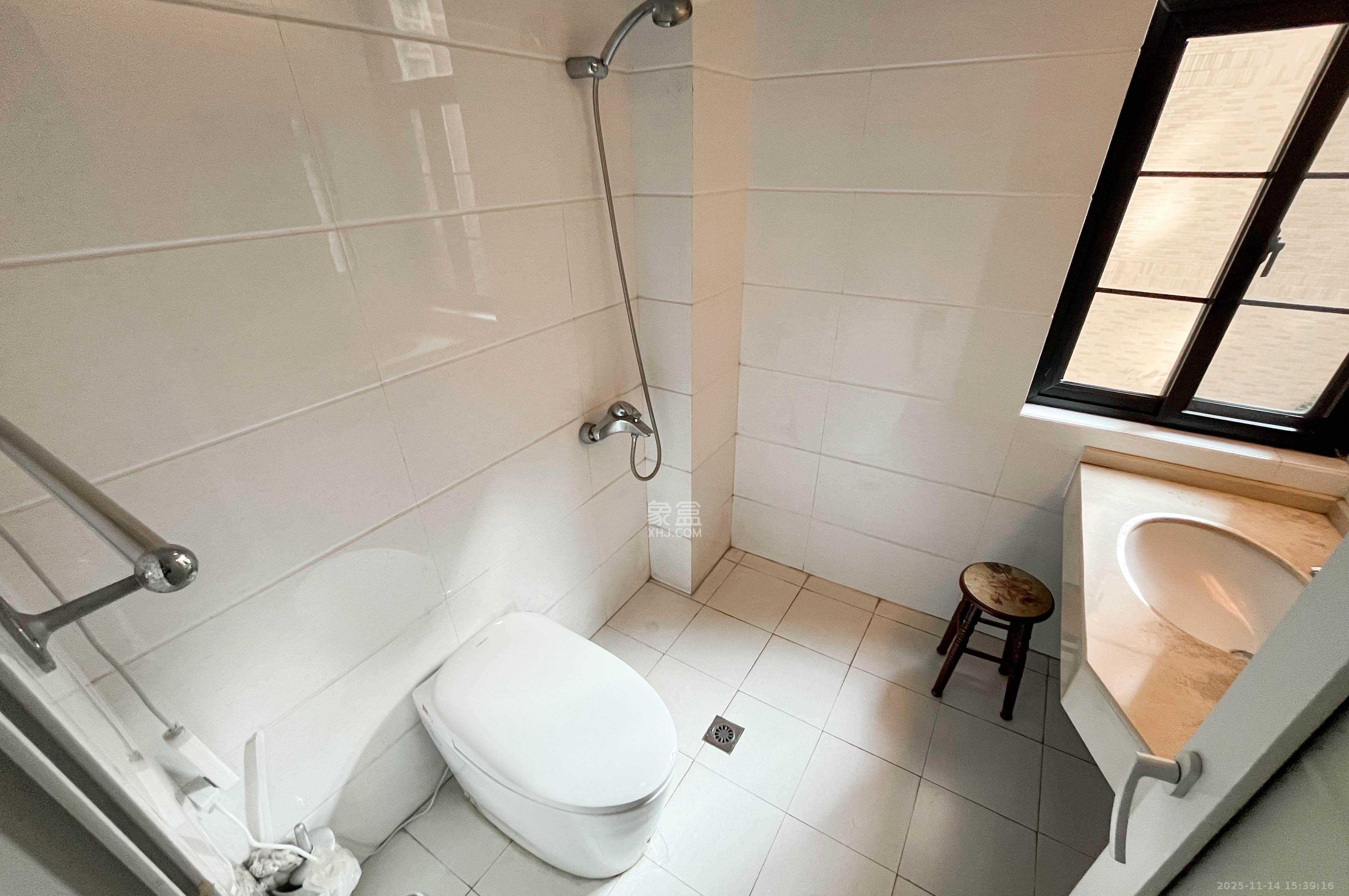 沁园春御院 3室2厅2卫 132.0万 沁园春御院 3室2厅2卫 132.0万卫生间