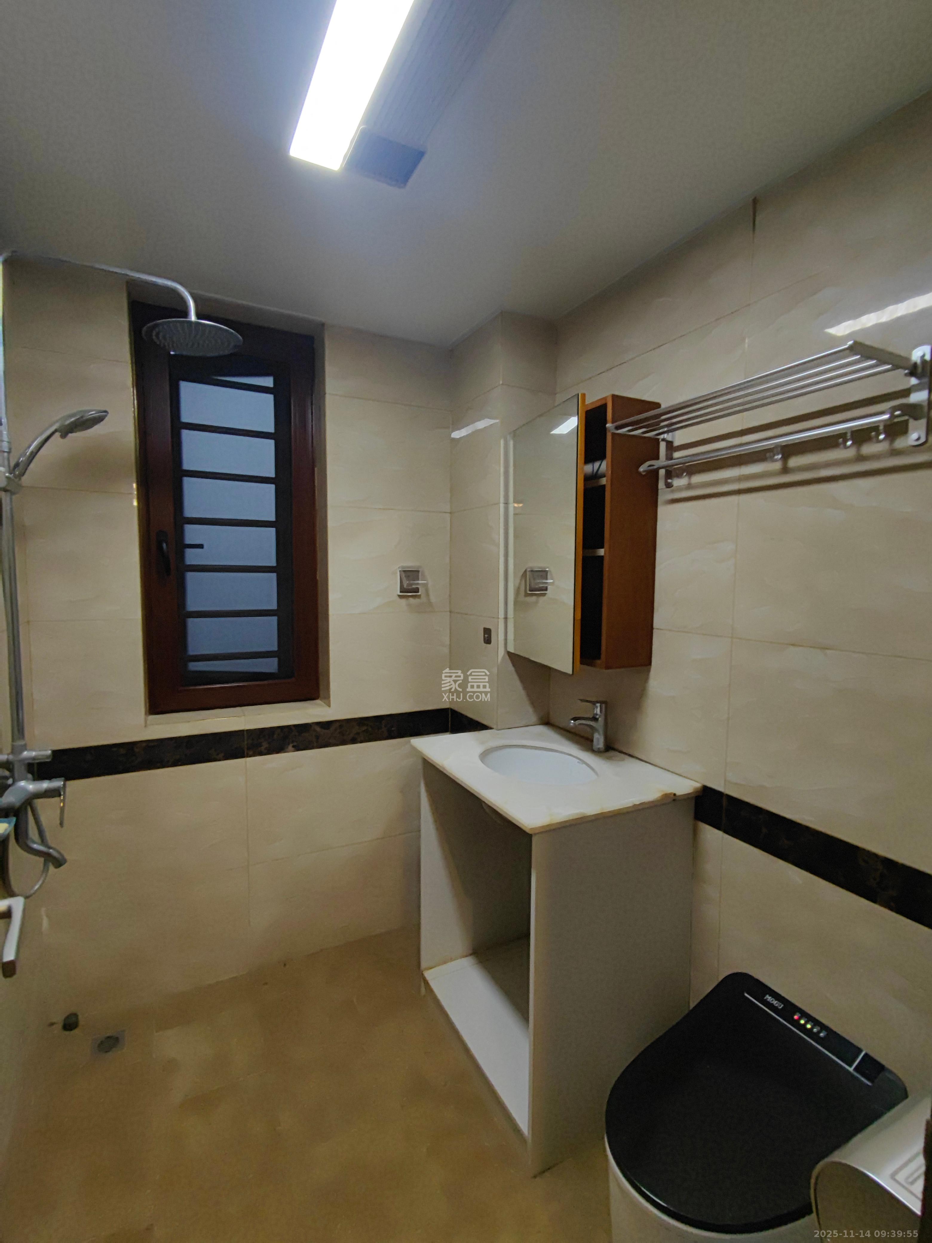 中建梅溪湖中心  4室2厅2卫    3800.0元/月室内图