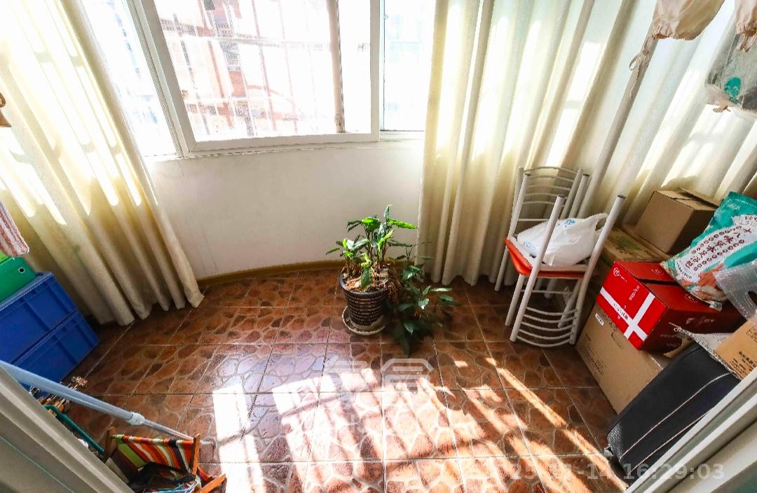 新桥小区  2室2厅1卫    2000.0元/月室内图