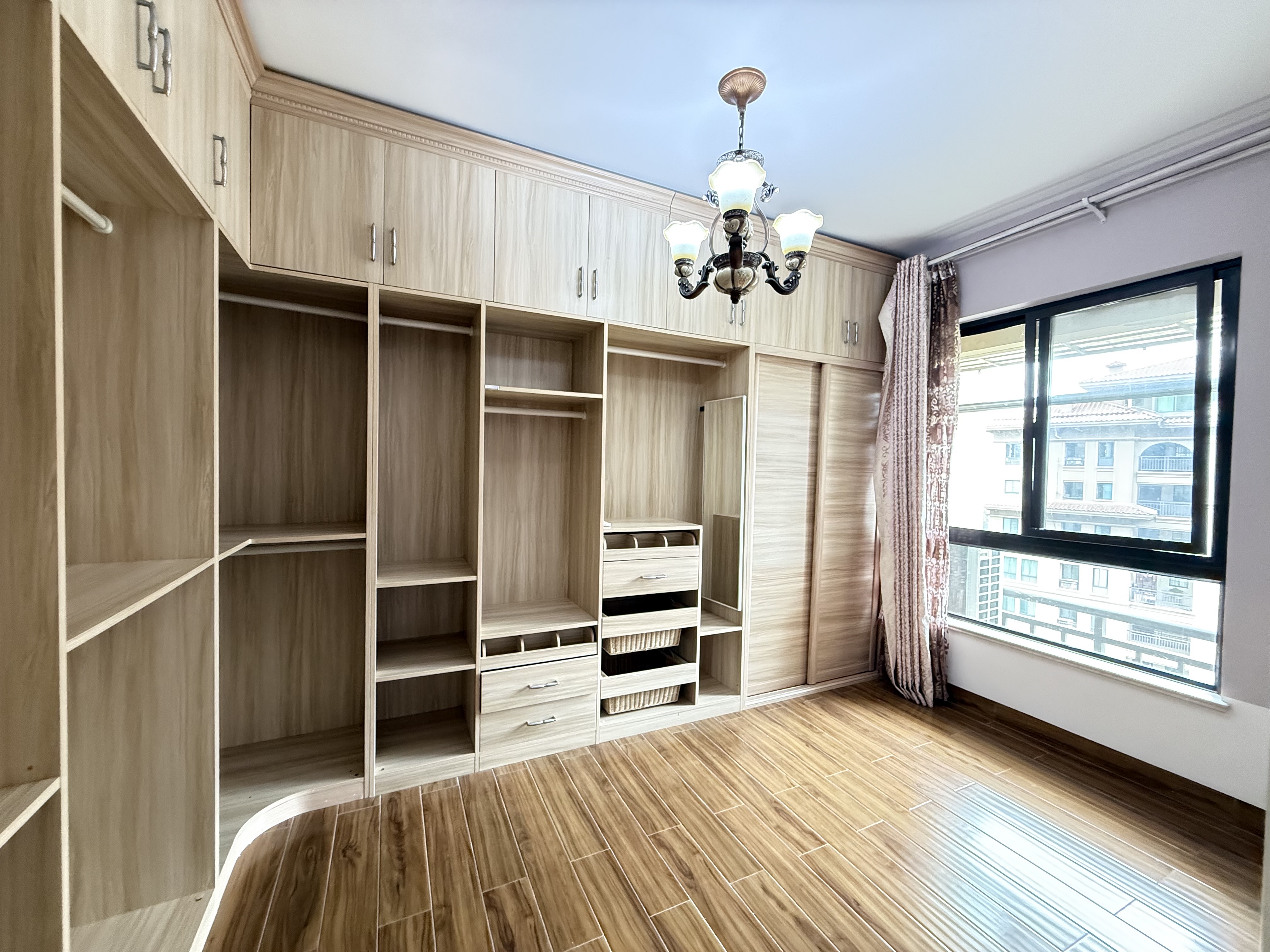 江畔人家 3室2厅2卫 219.0万 江畔人家 3室2厅2卫 219.0万客厅