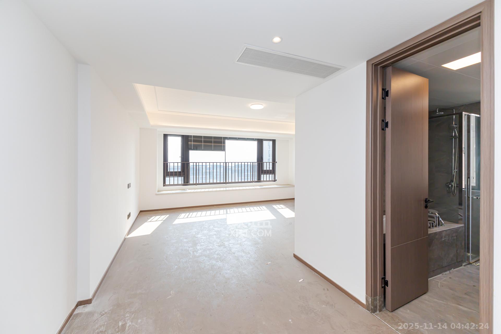 时代建发和著  4室2厅1卫    330.0万卧室