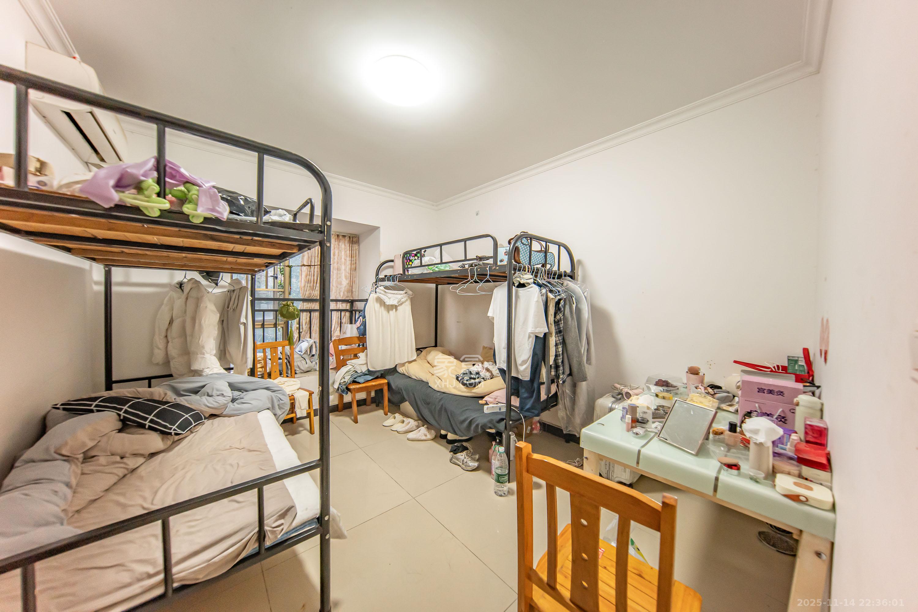 江山帝景雅典  4室2厅2卫    118.0万卧室