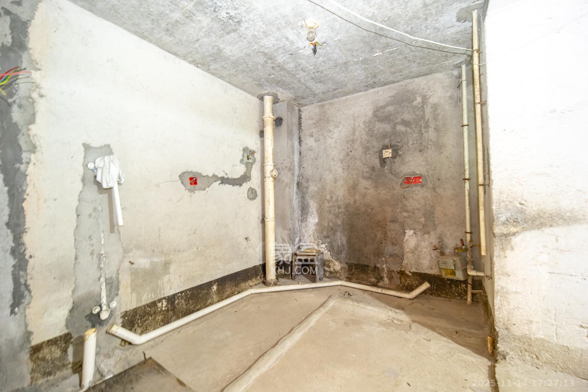 幸福里(幸福里一期) 6室2厅4卫 176.0万 幸福里(幸福里一期) 6室2厅4卫 176.0万厨房