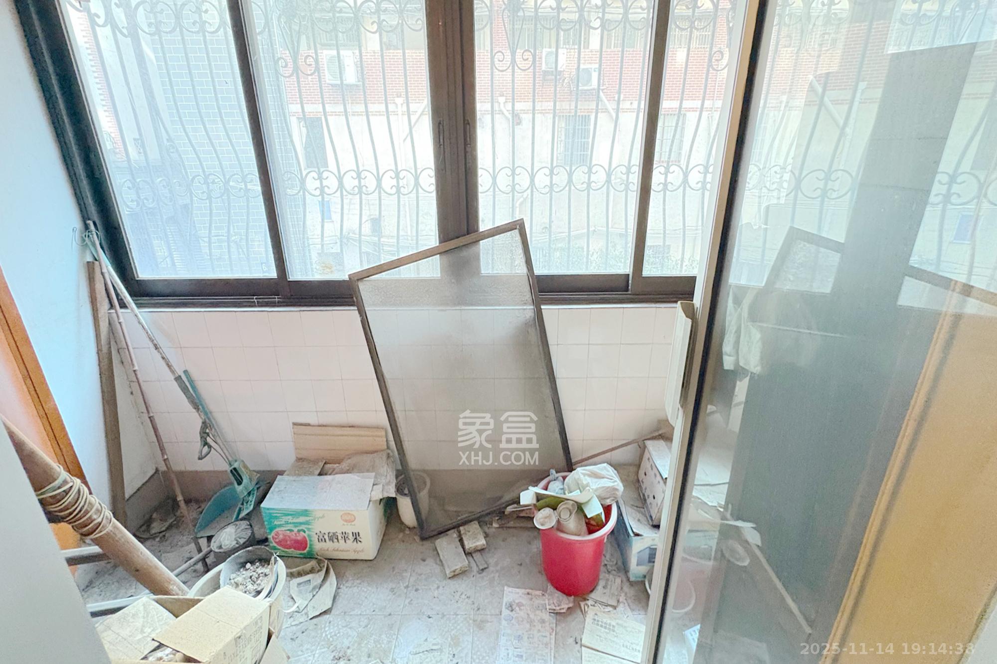 省建苑小区 3室2厅1卫 66.0万 省建苑小区 3室2厅1卫 66.0万阳台