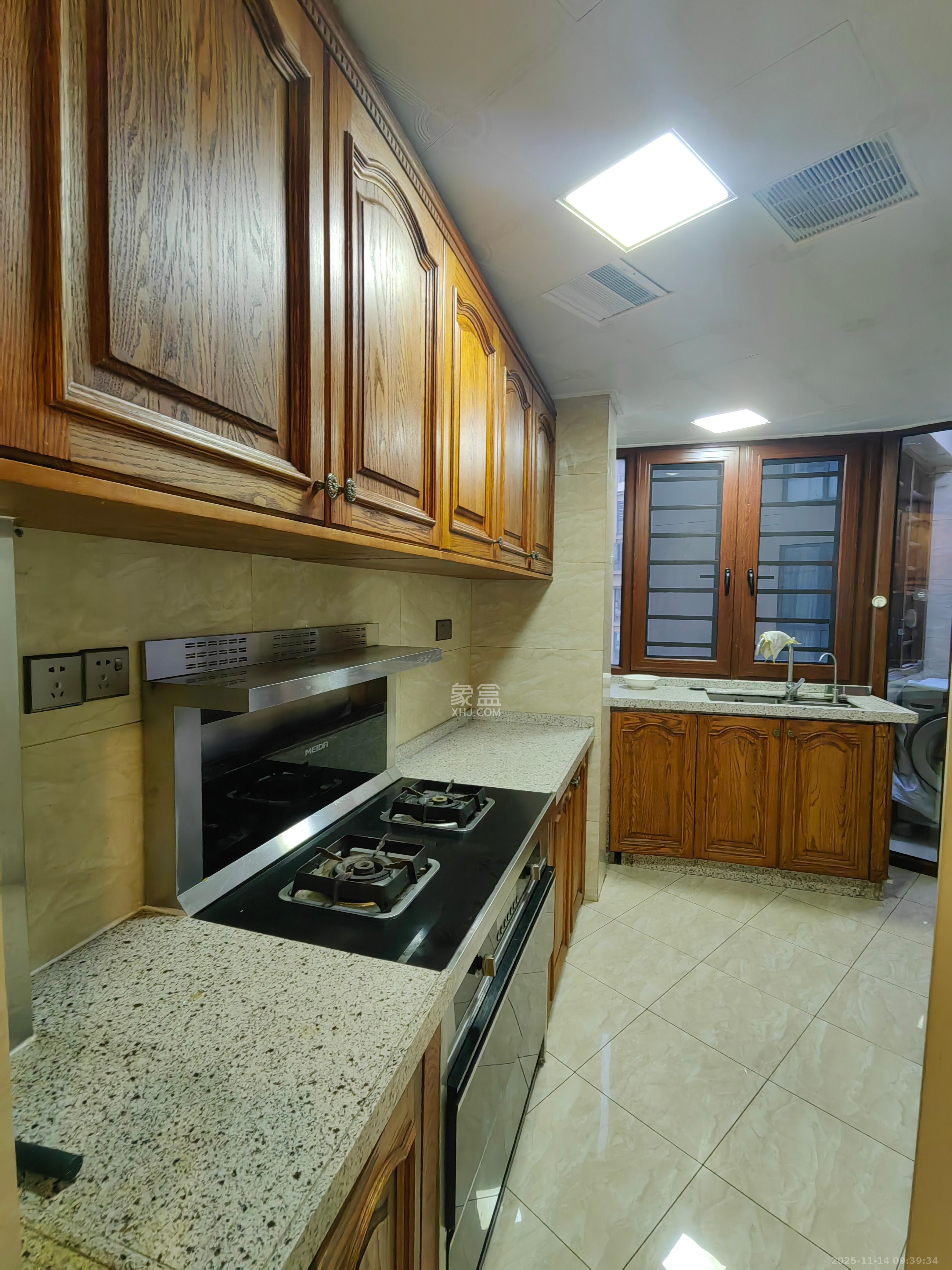 中建梅溪湖中心  4室2厅2卫    3800.0元/月室内图