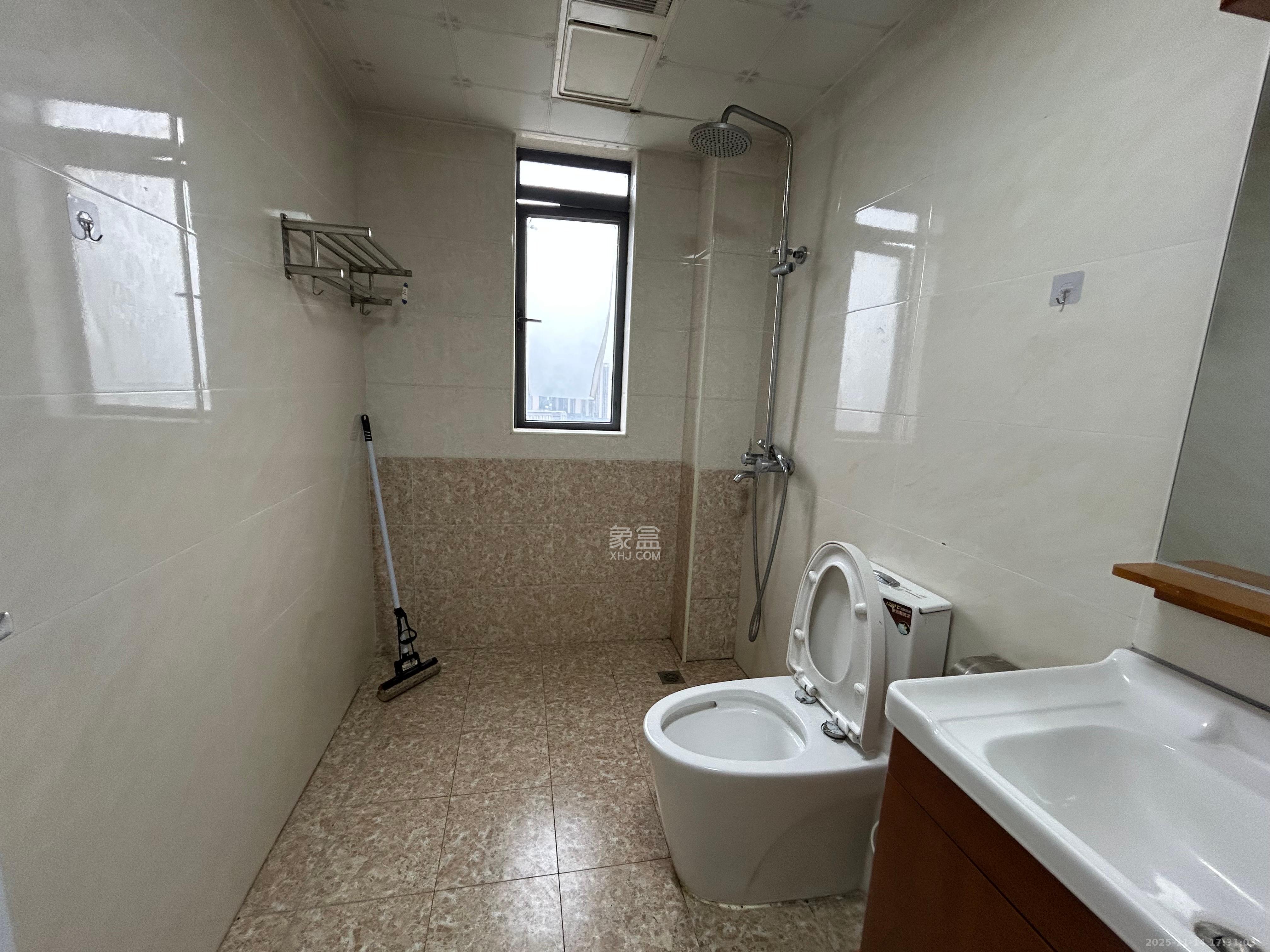 五矿沁园金城(春和景园) 4室2厅2卫 3100.0元/月 五矿沁园金城(春和景园) 4室2厅2卫 3100.0元/月室内图