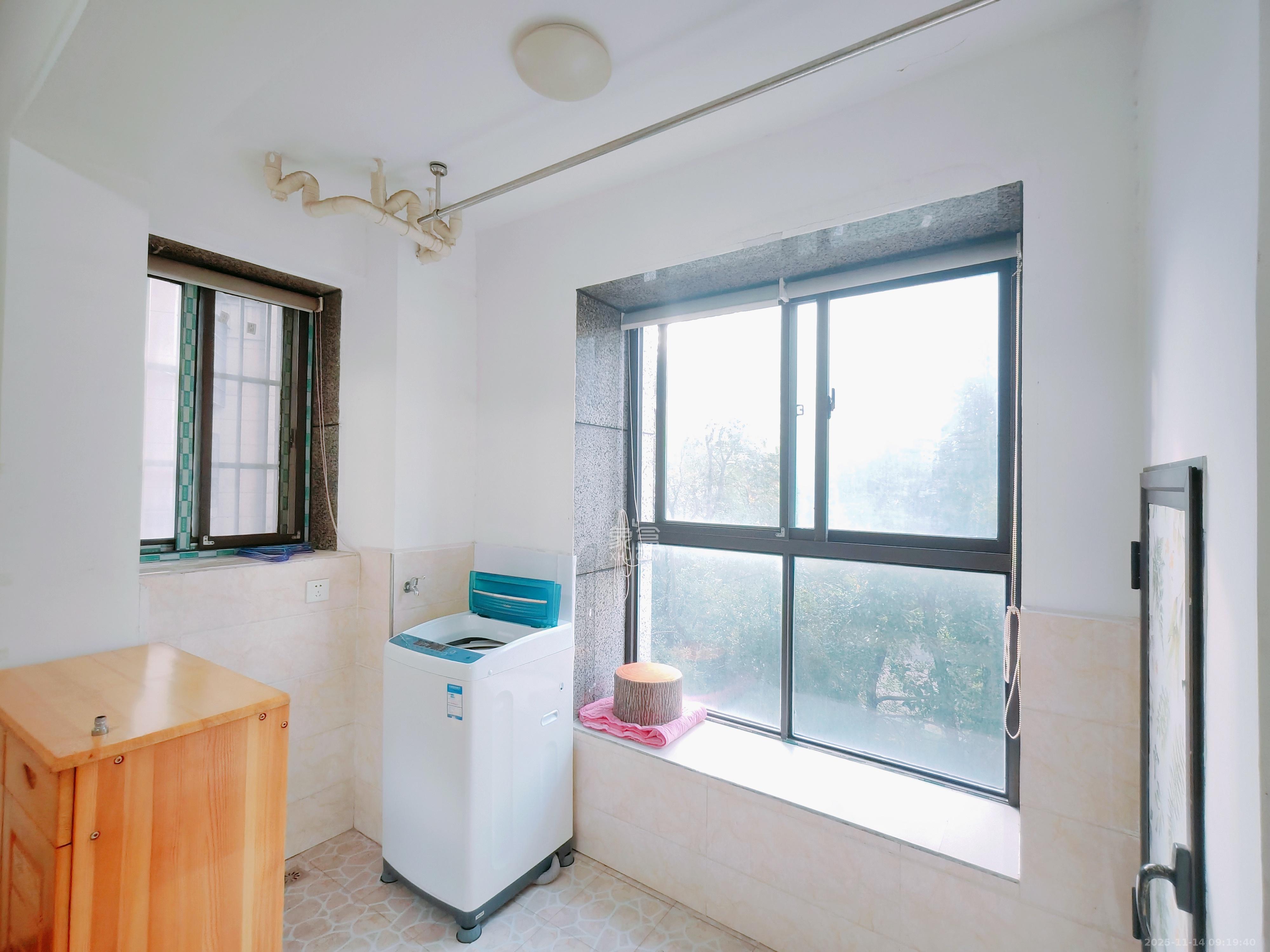 绿地中央广场  2室1厅1卫    2100.0元/月室内图