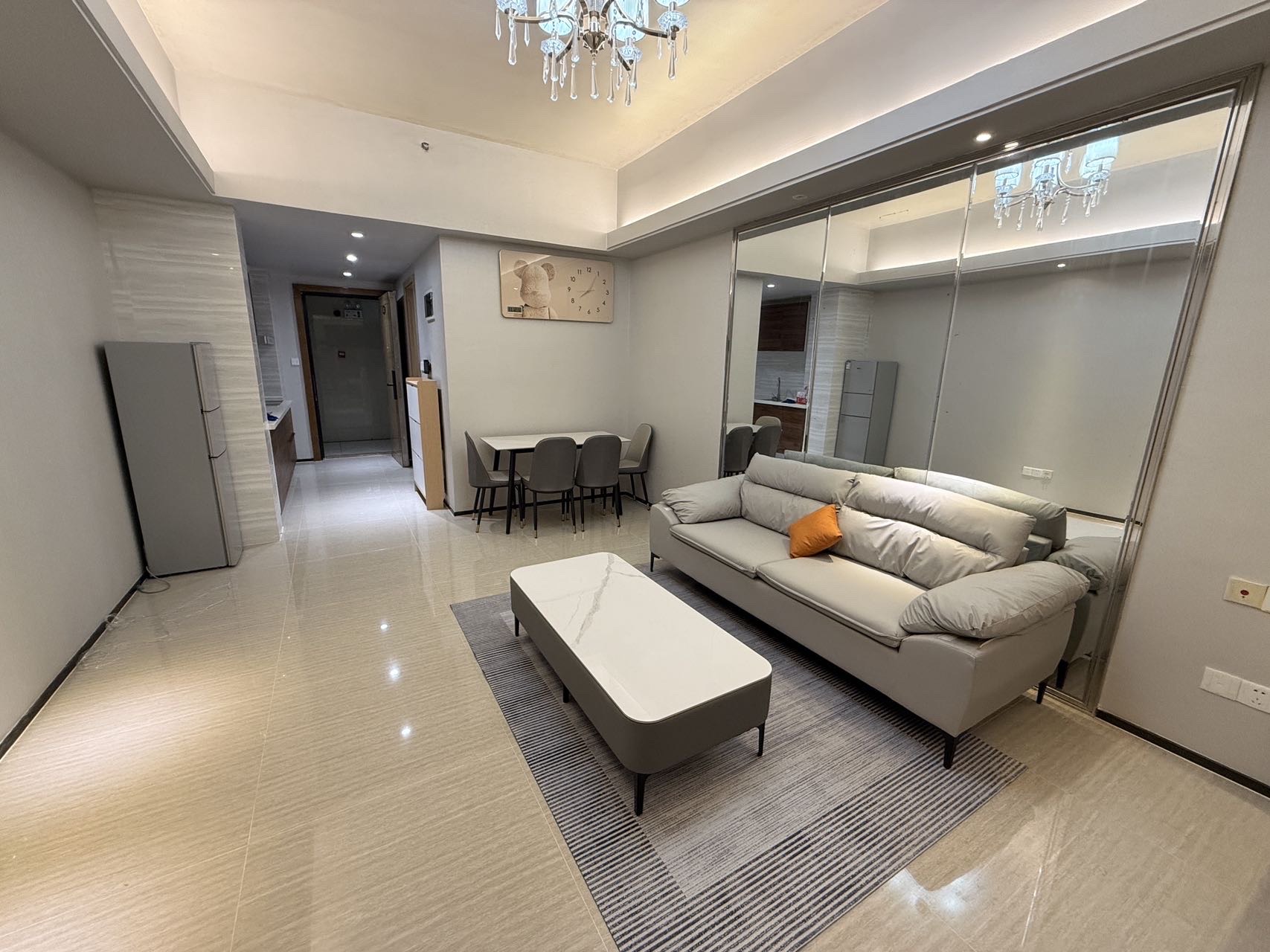 恒大外滩  1室0厅1卫    2500.0元/月室内图