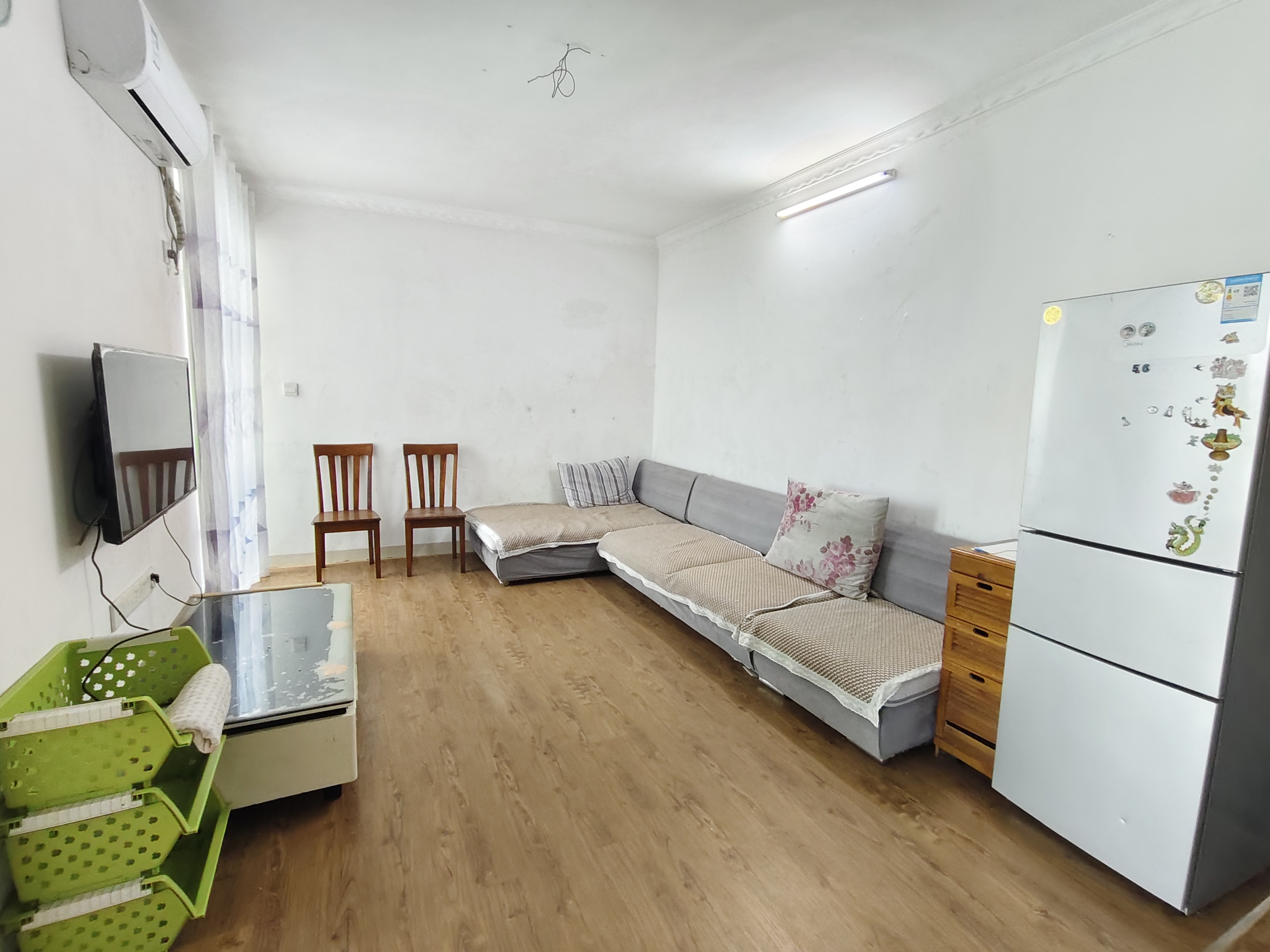 南海花园  2室2厅1卫    1800.0元/月室内图