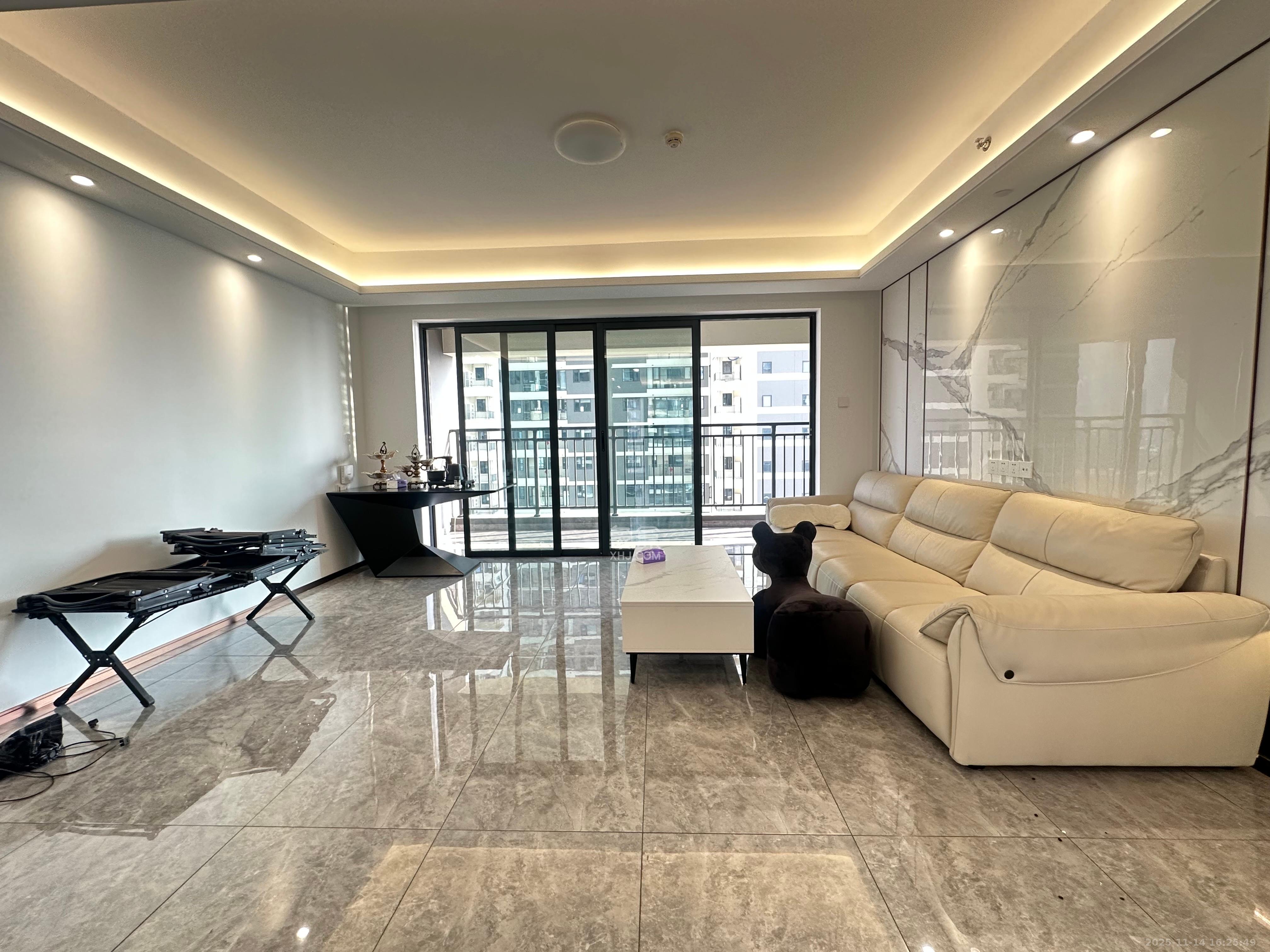 滨江府1913  4室2厅2卫    9000.0元/月室内图