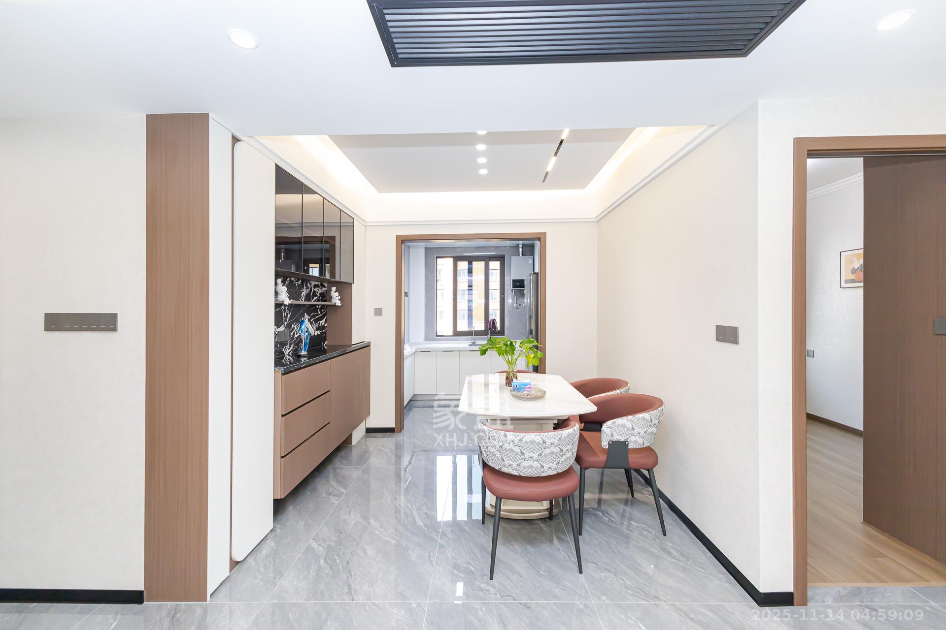 龙湖璟宸原著（龙湖紫宸）  4室2厅2卫    109.8万客厅