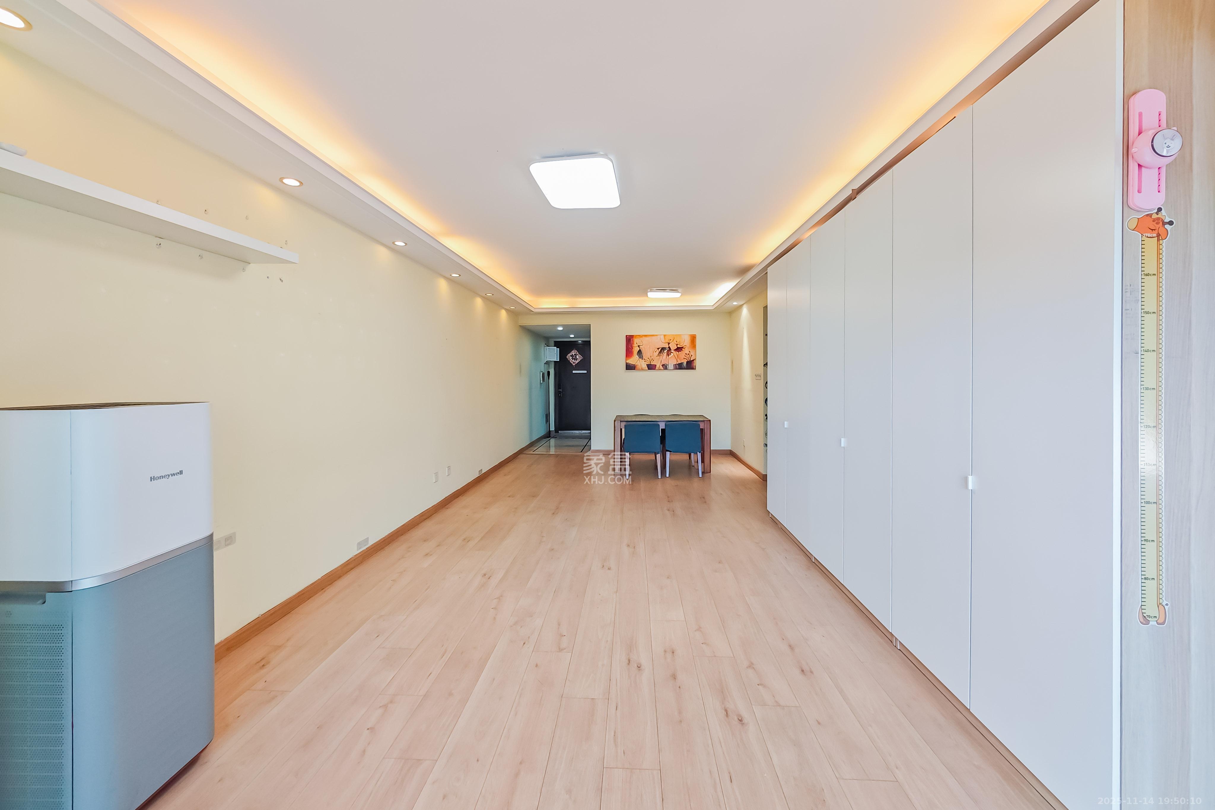 万科金域华府一期  3室2厅1卫    92.0万客厅