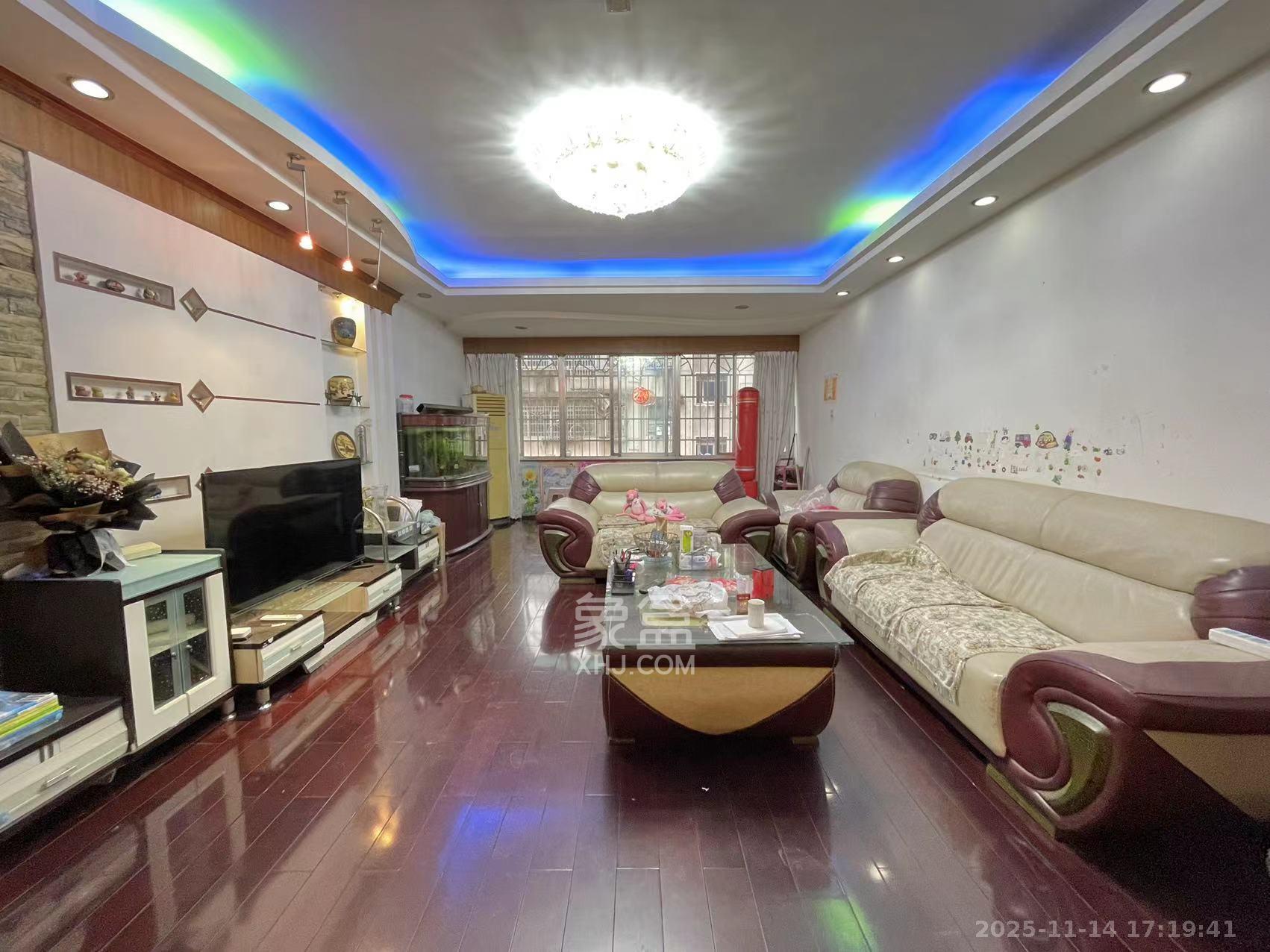 众立小区 1室2厅1卫 3200.0元/月 众立小区 1室2厅1卫 3200.0元/月室内图