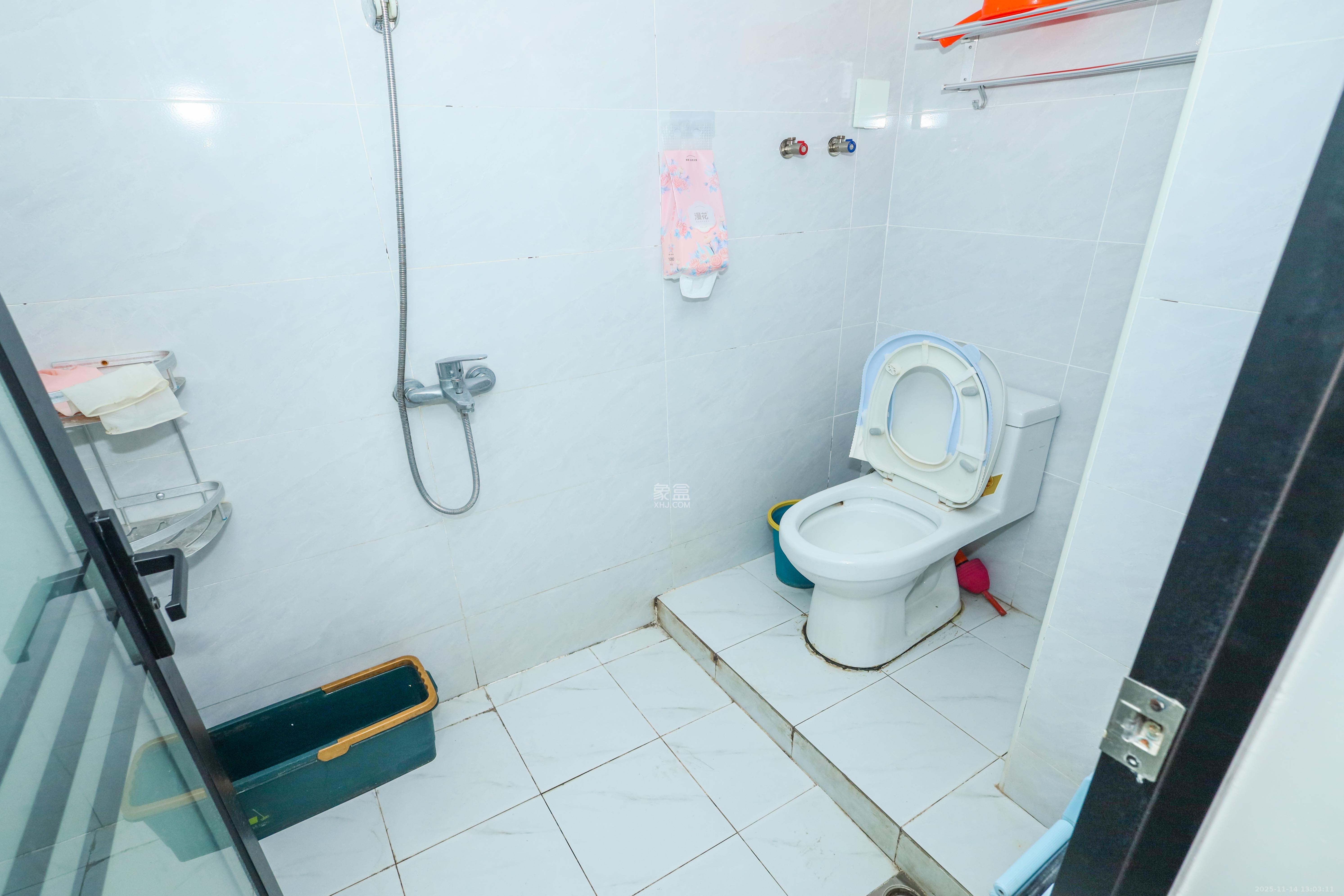 中国铁建湘语梅溪 2室2厅1卫 43.8万 中国铁建湘语梅溪 2室2厅1卫 43.8万卫生间