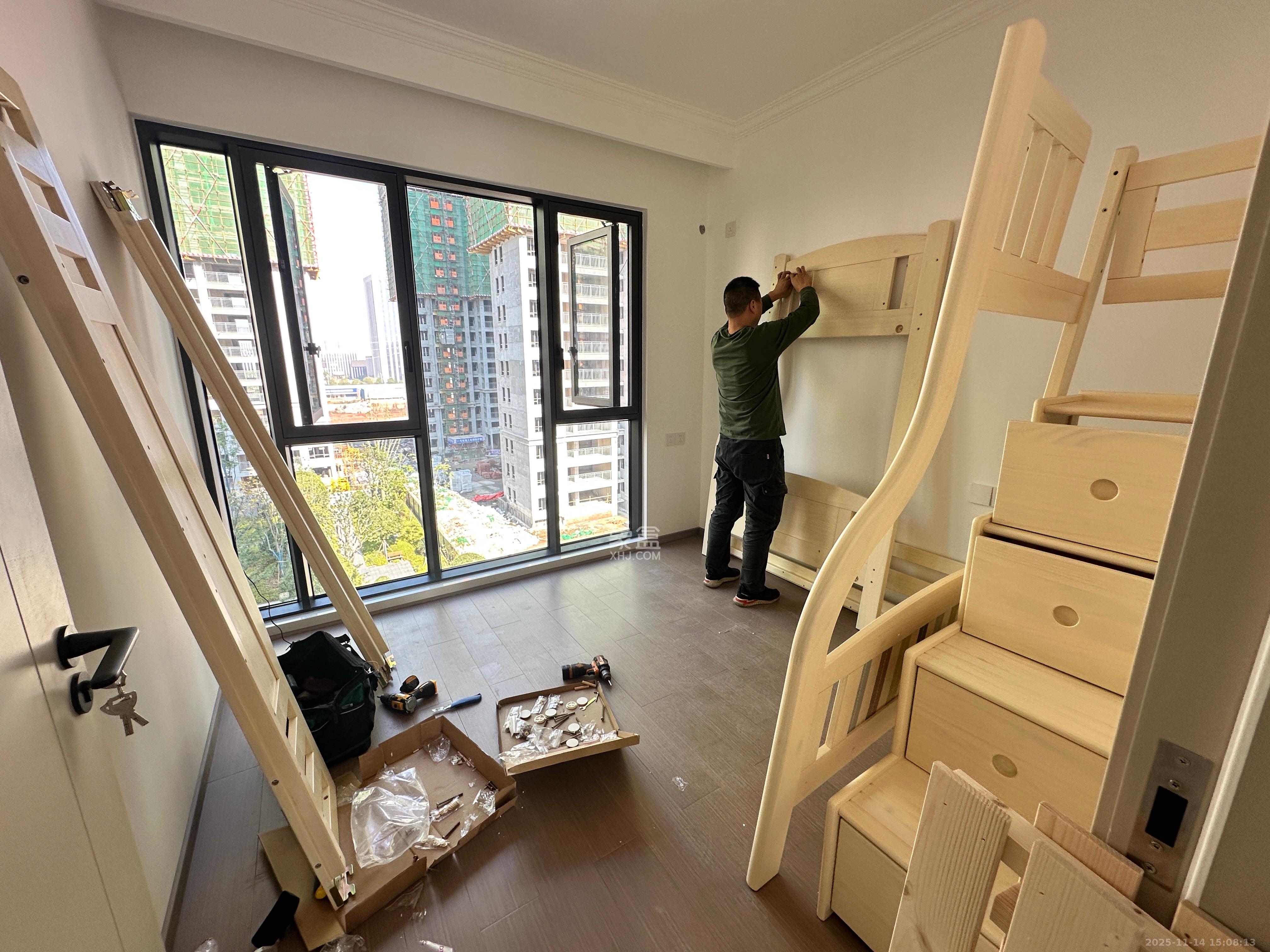 丽发新城  3室2厅1卫    2200.0元/月室内图