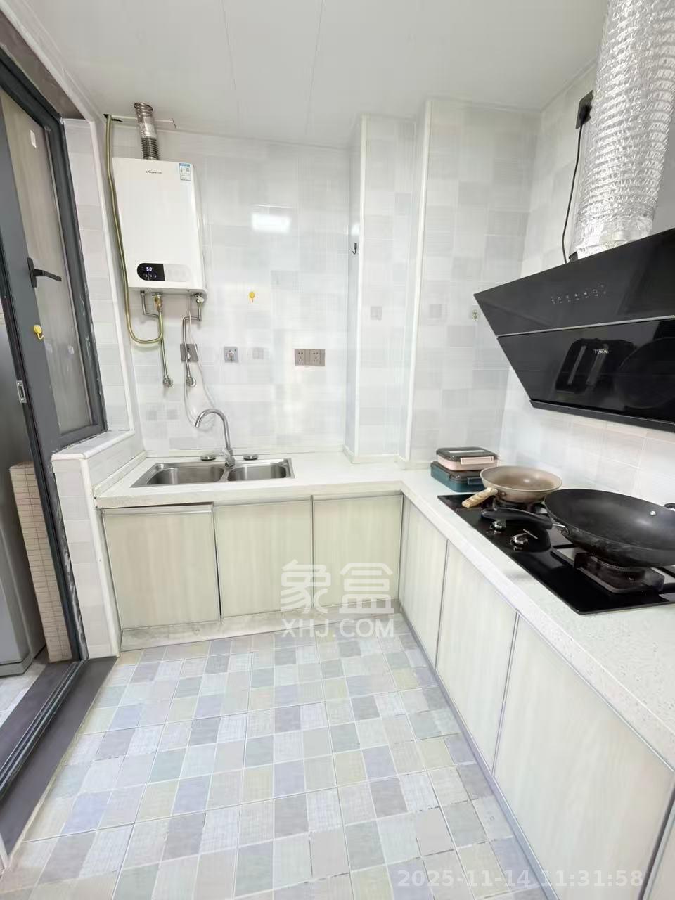 长房云时代  3室2厅1卫    2400.0元/月室内图