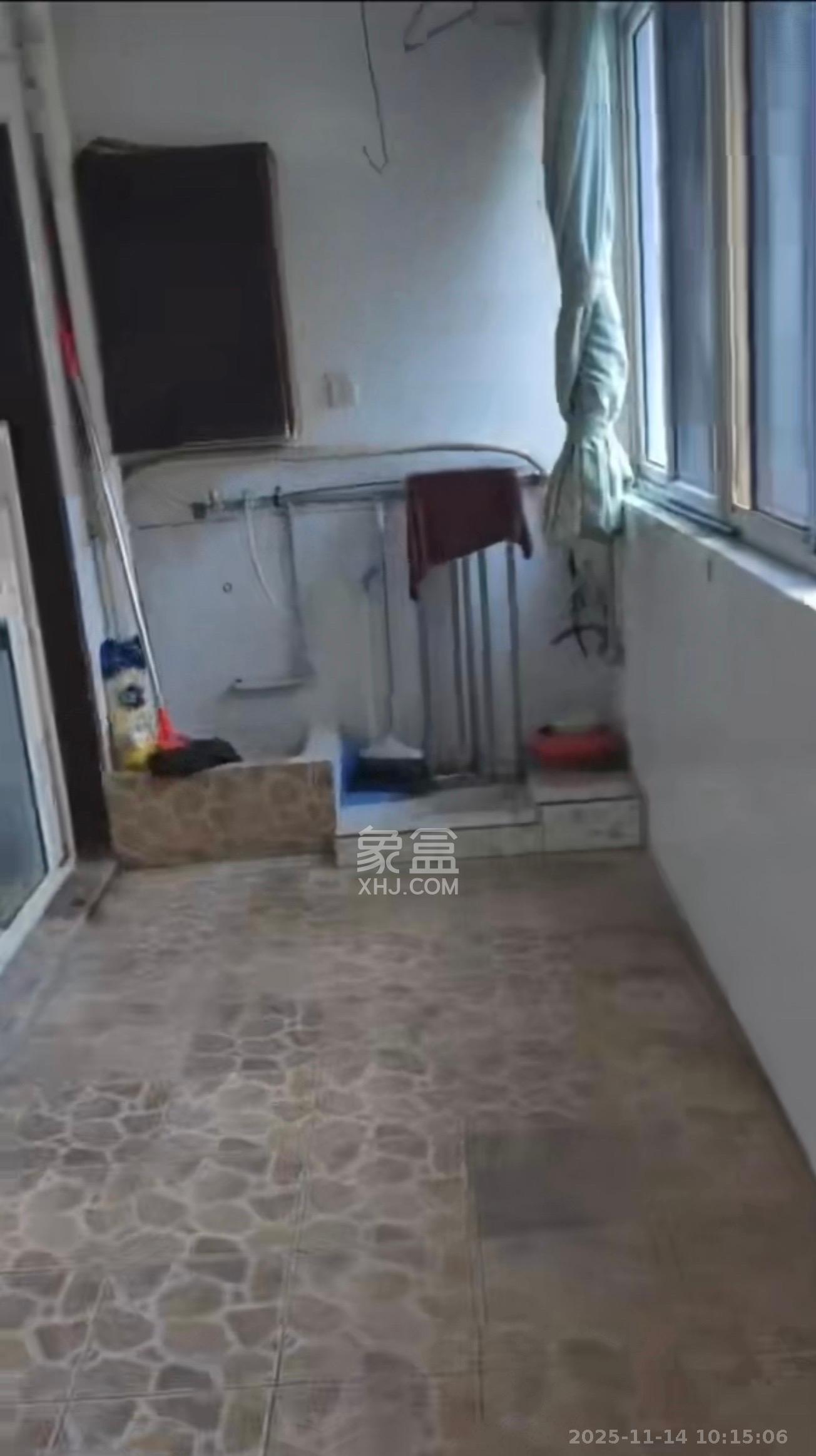 金地社区  3室2厅2卫    2600.0元/月