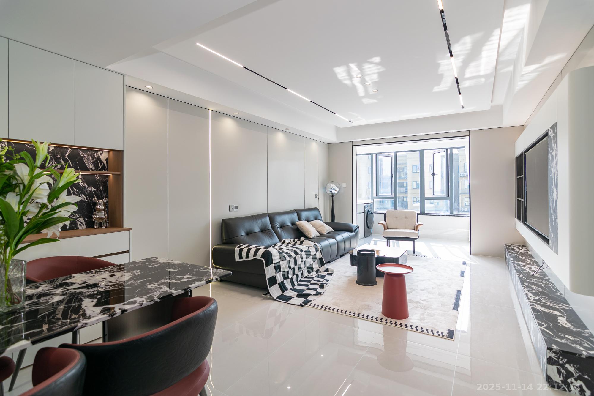 澳海月亮湾  4室2厅2卫    82.8万客厅