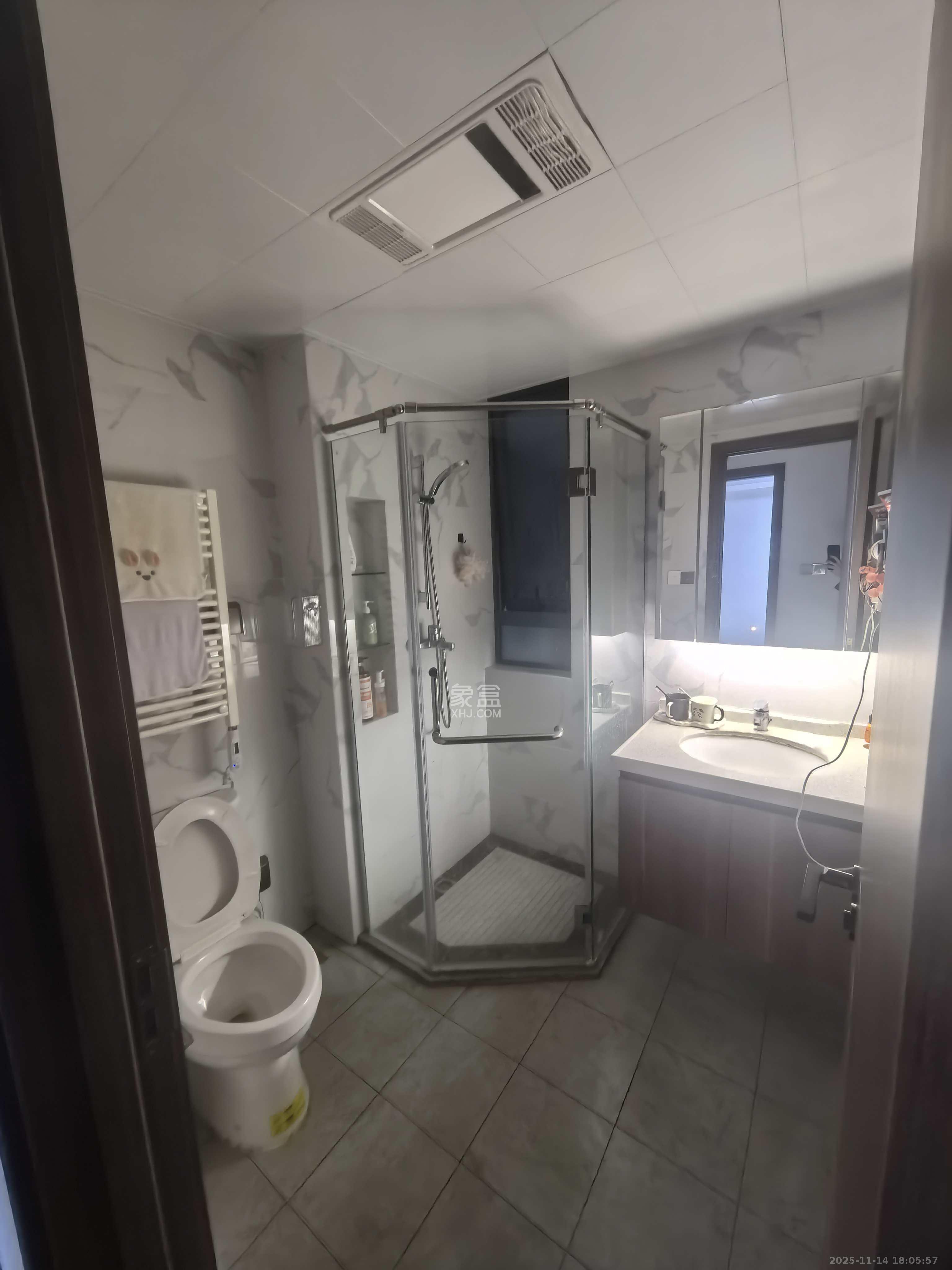 绿地V岛 3室2厅1卫 3400.0元/月 绿地V岛 3室2厅1卫 3400.0元/月室内图