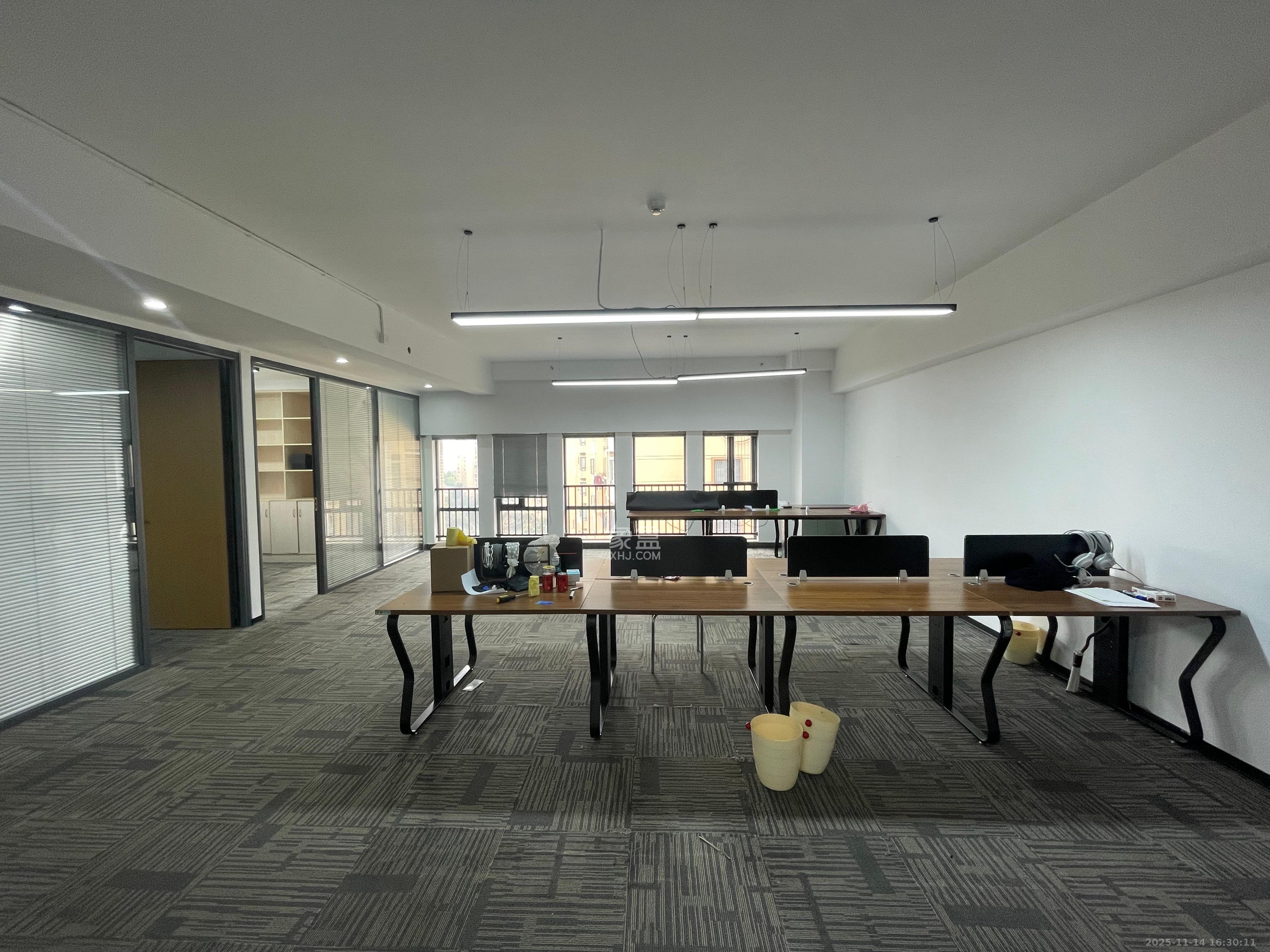 中建芙蓉嘉苑  1室1厅1卫    2300.0元/月