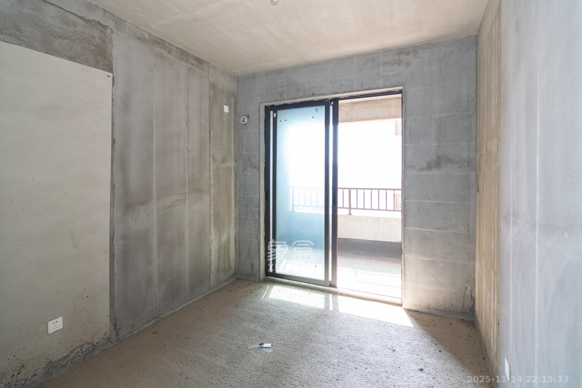 长房星珑湾  4室2厅2卫    65.0万卧室