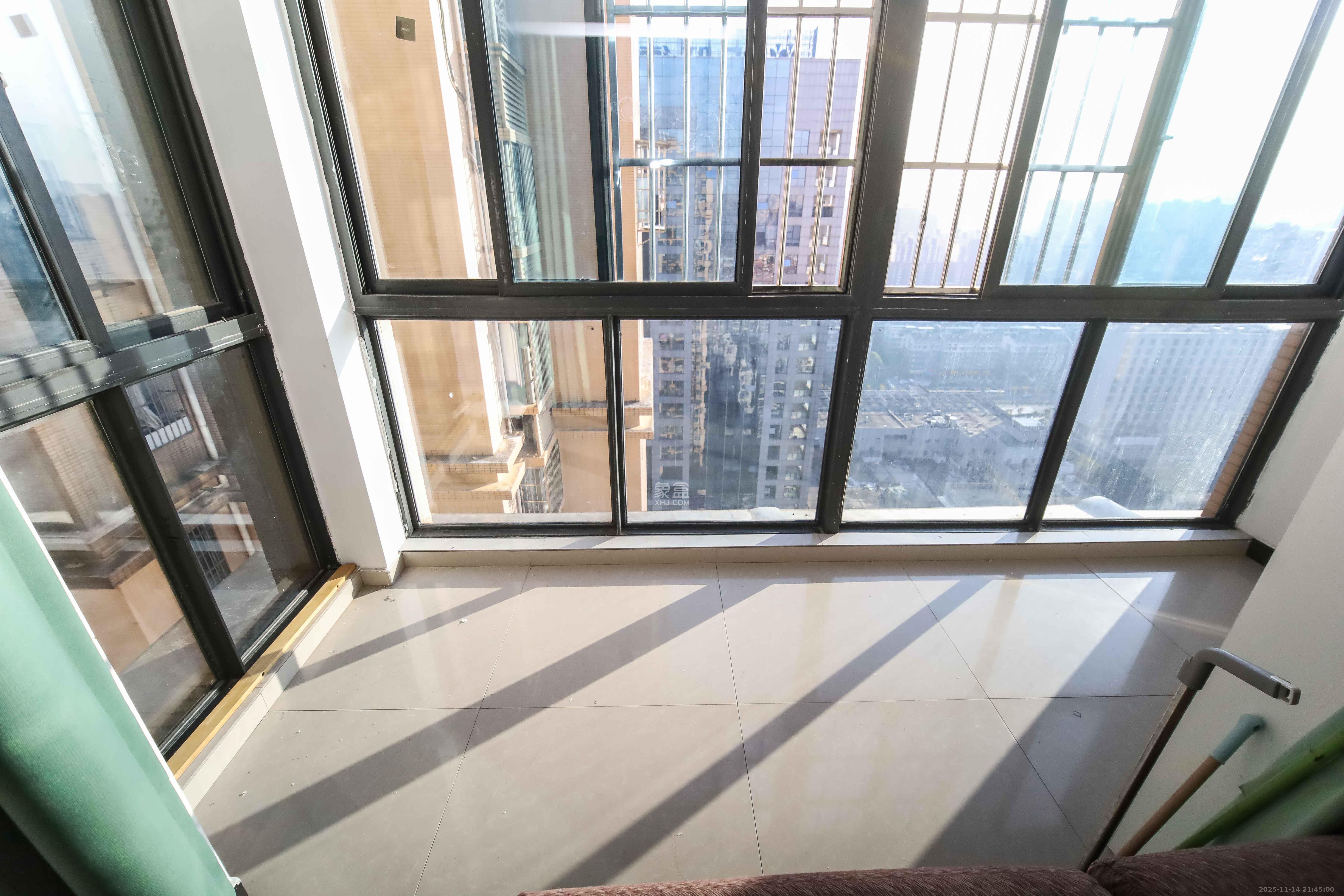 华城广场 2室1厅1卫 69.8万 华城广场 2室1厅1卫 69.8万阳台