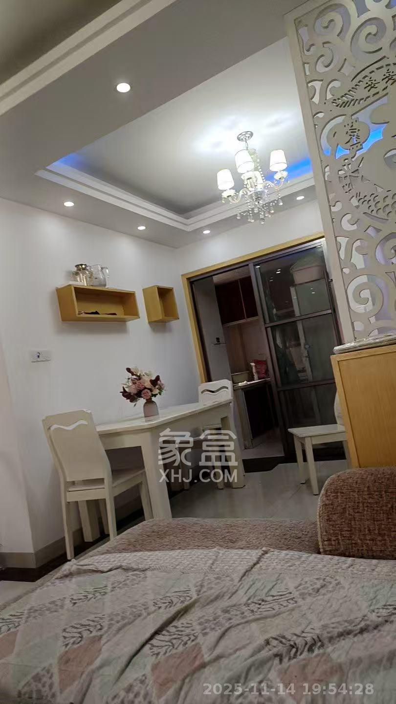 香樟兰亭(朗峰苑) 4室2厅2卫 2200.0元/月 香樟兰亭(朗峰苑) 4室2厅2卫 2200.0元/月室内图