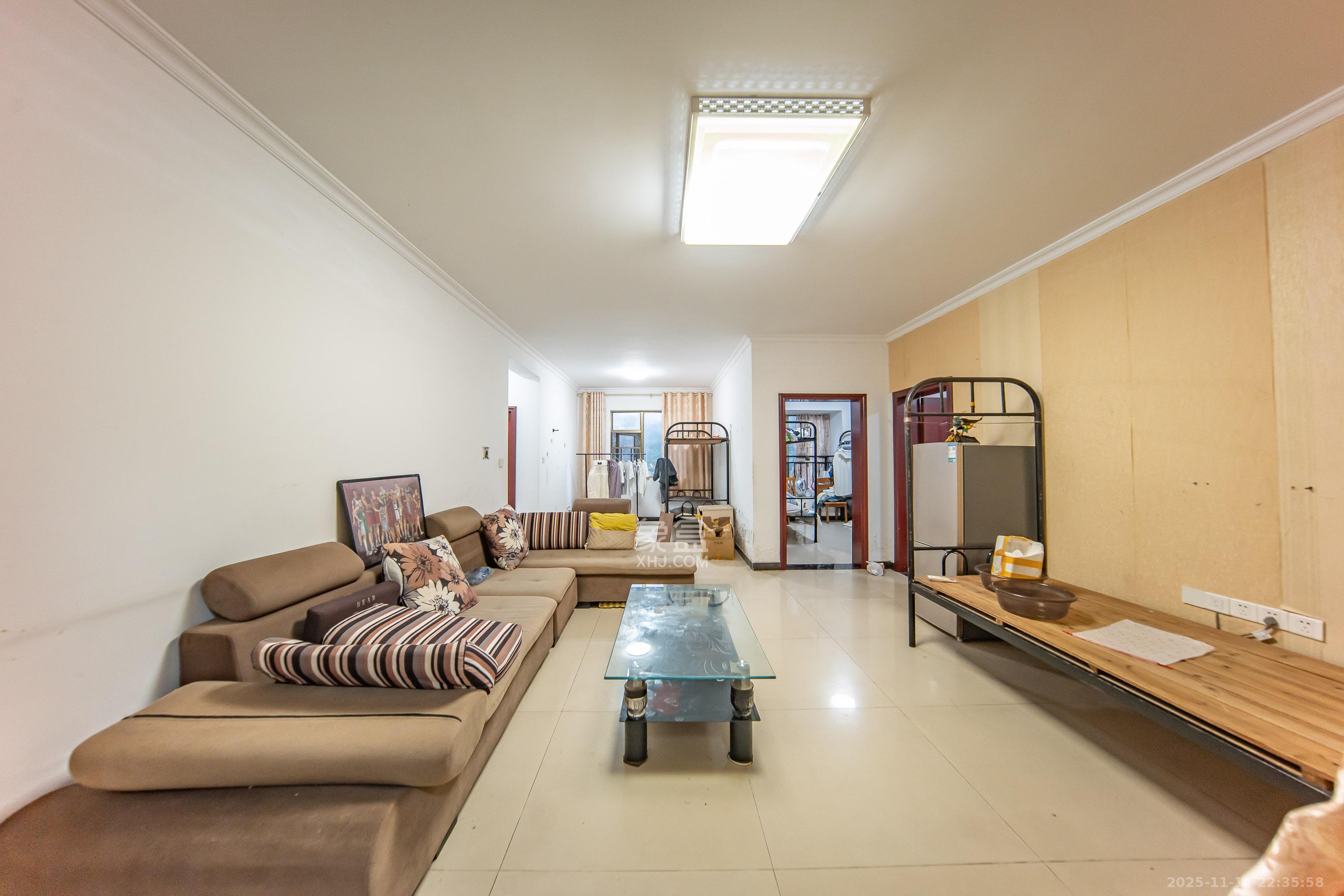 江山帝景雅典 4室2厅2卫 118.0万 江山帝景雅典 4室2厅2卫 118.0万客厅