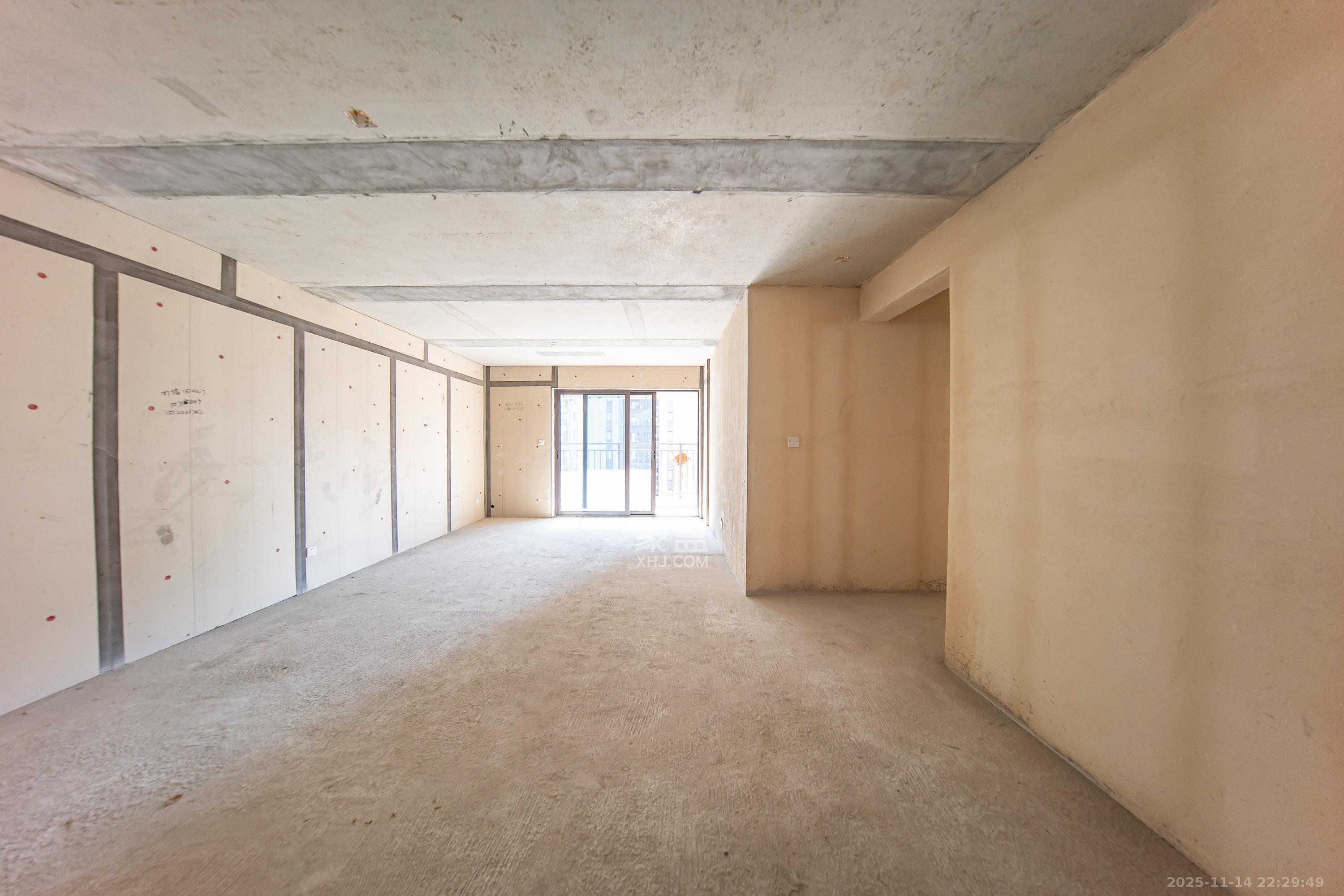 城发恒伟星雅韵(恒伟星辉苑) 4室2厅2卫 139.0万 城发恒伟星雅韵(恒伟星辉苑) 4室2厅2卫 139.0万客厅