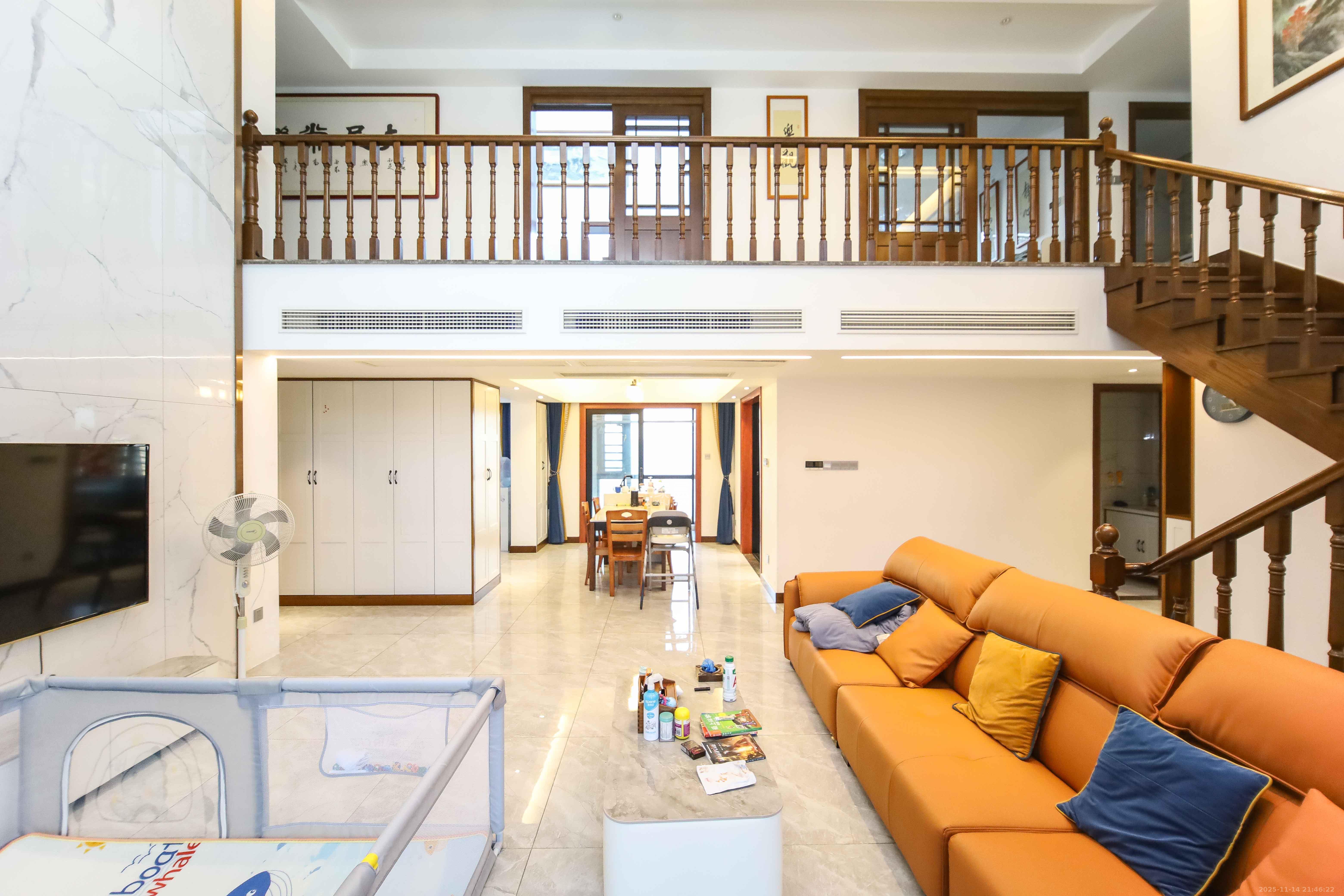 万科金域蓝湾 4室2厅2卫 550.0万 万科金域蓝湾 4室2厅2卫 550.0万客厅