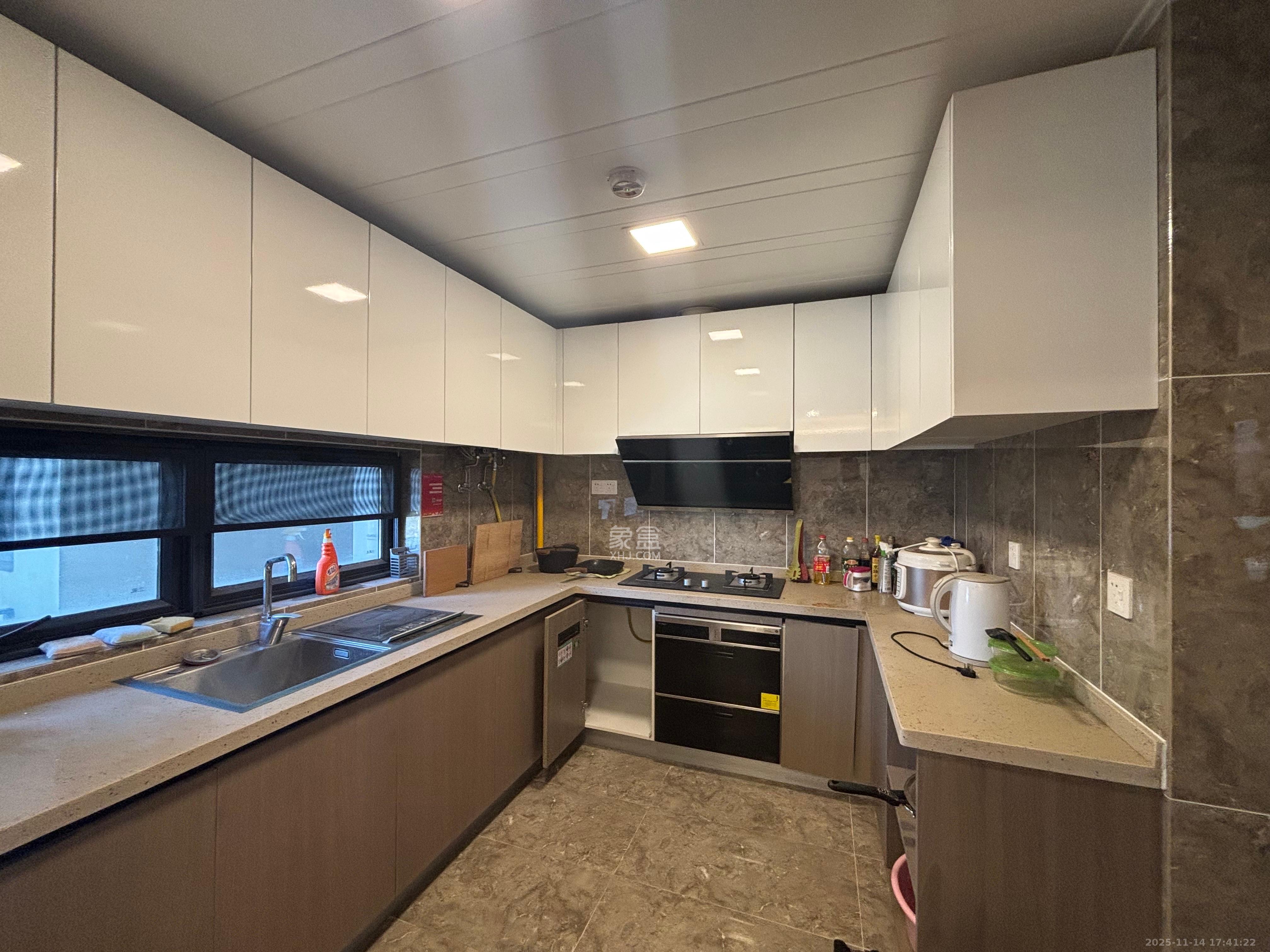 万科金域缇香  4室2厅2卫    4000.0元/月室内图1